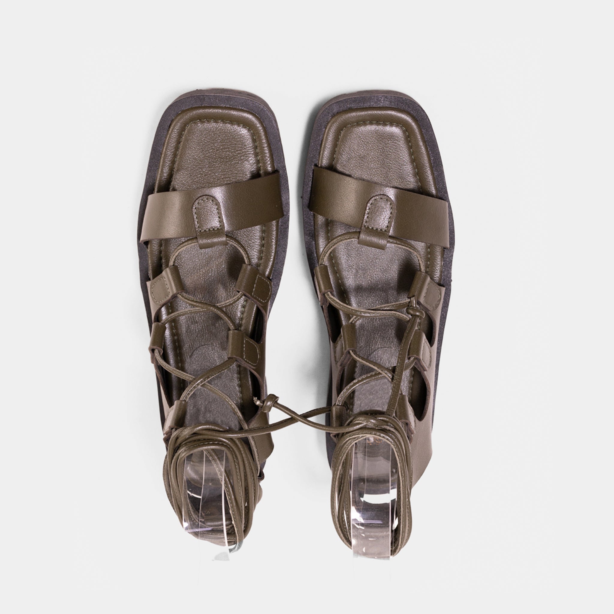 Sandália de Amarração com Solado Tratorado em Couro Musgo