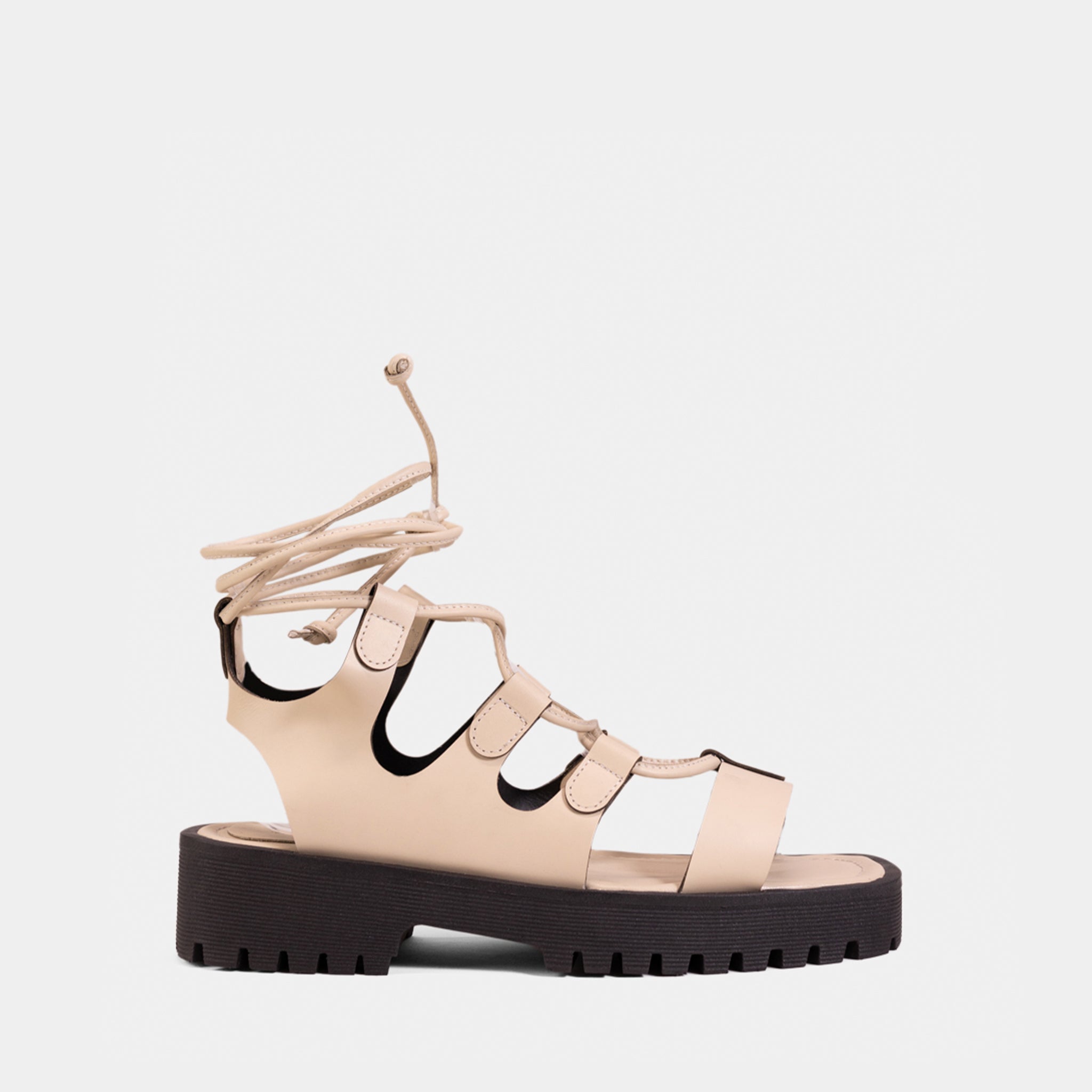 Sandália de Amarração com Solado Tratorado em Couro Off White