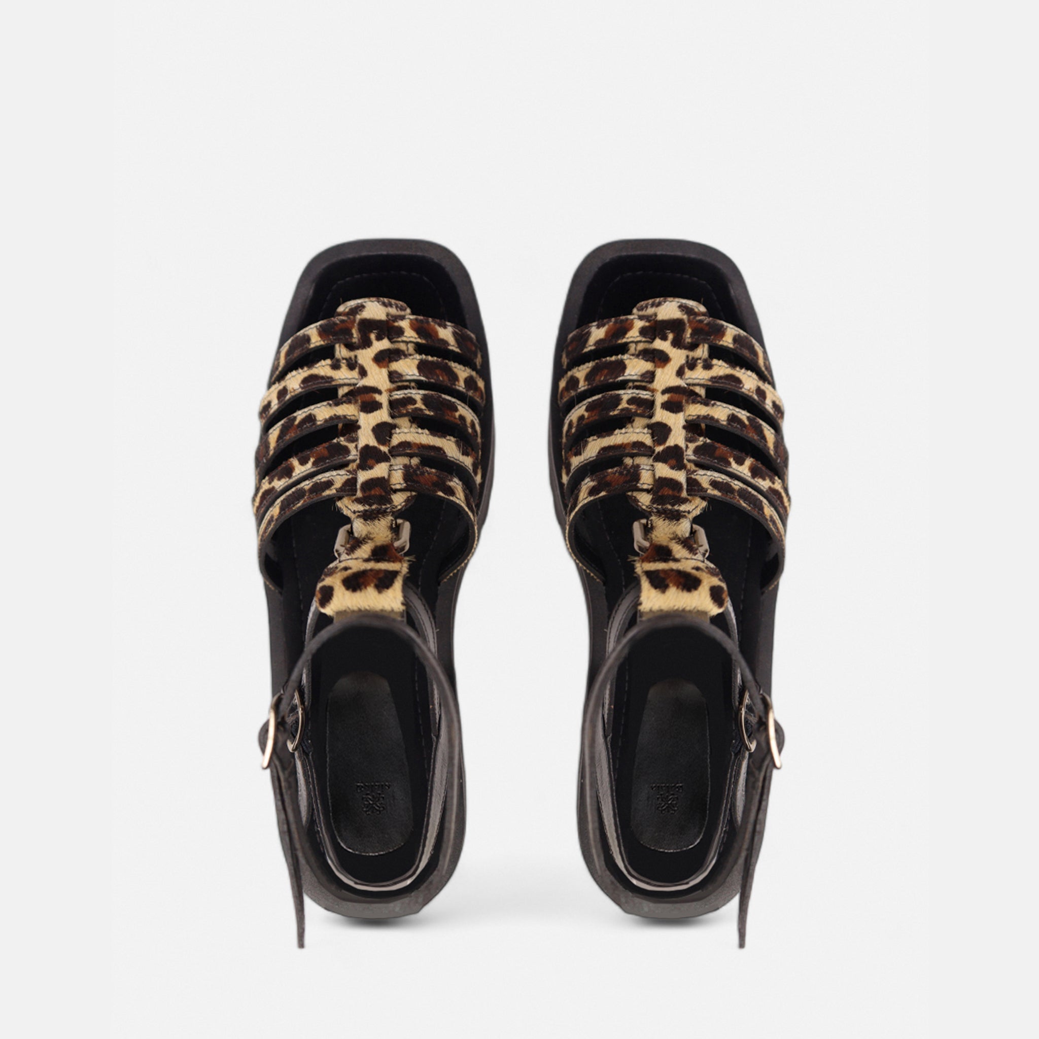 Sandália Fisherman Tratorada em Couro Animal Print