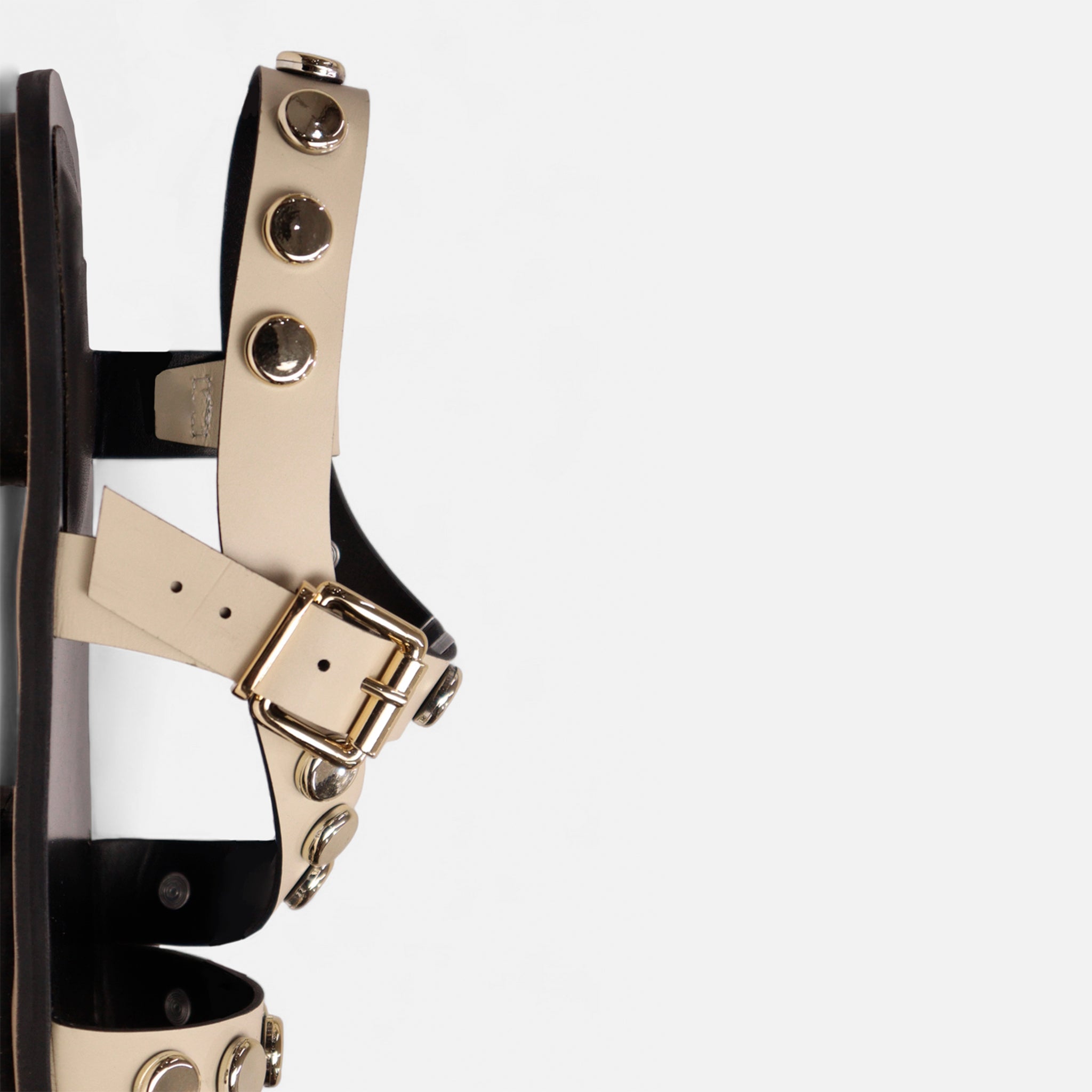 Rasteira Tiras Trespassadas com Aplicacação em Couro Creme