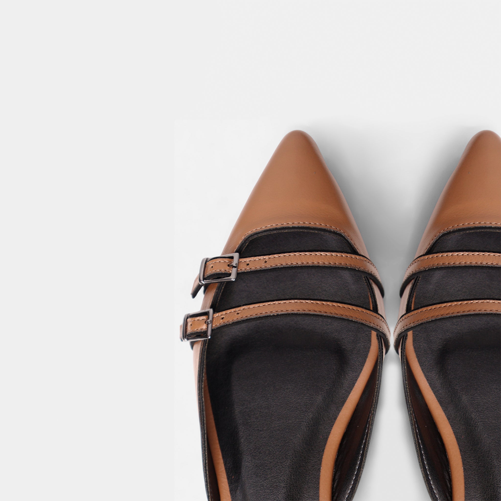 Sapatilha Decotada em Couro Sela