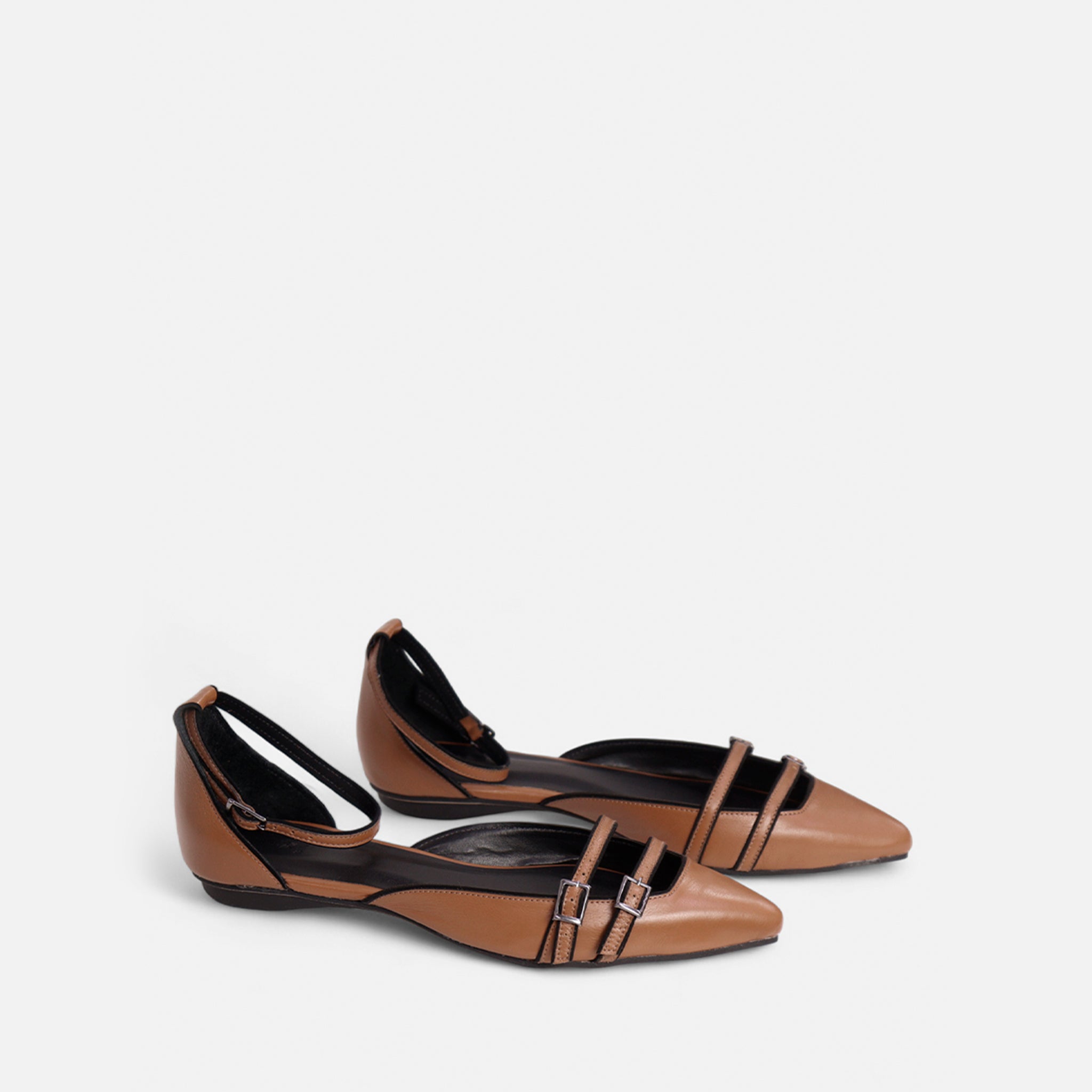 Sapatilha Decotada em Couro Sela