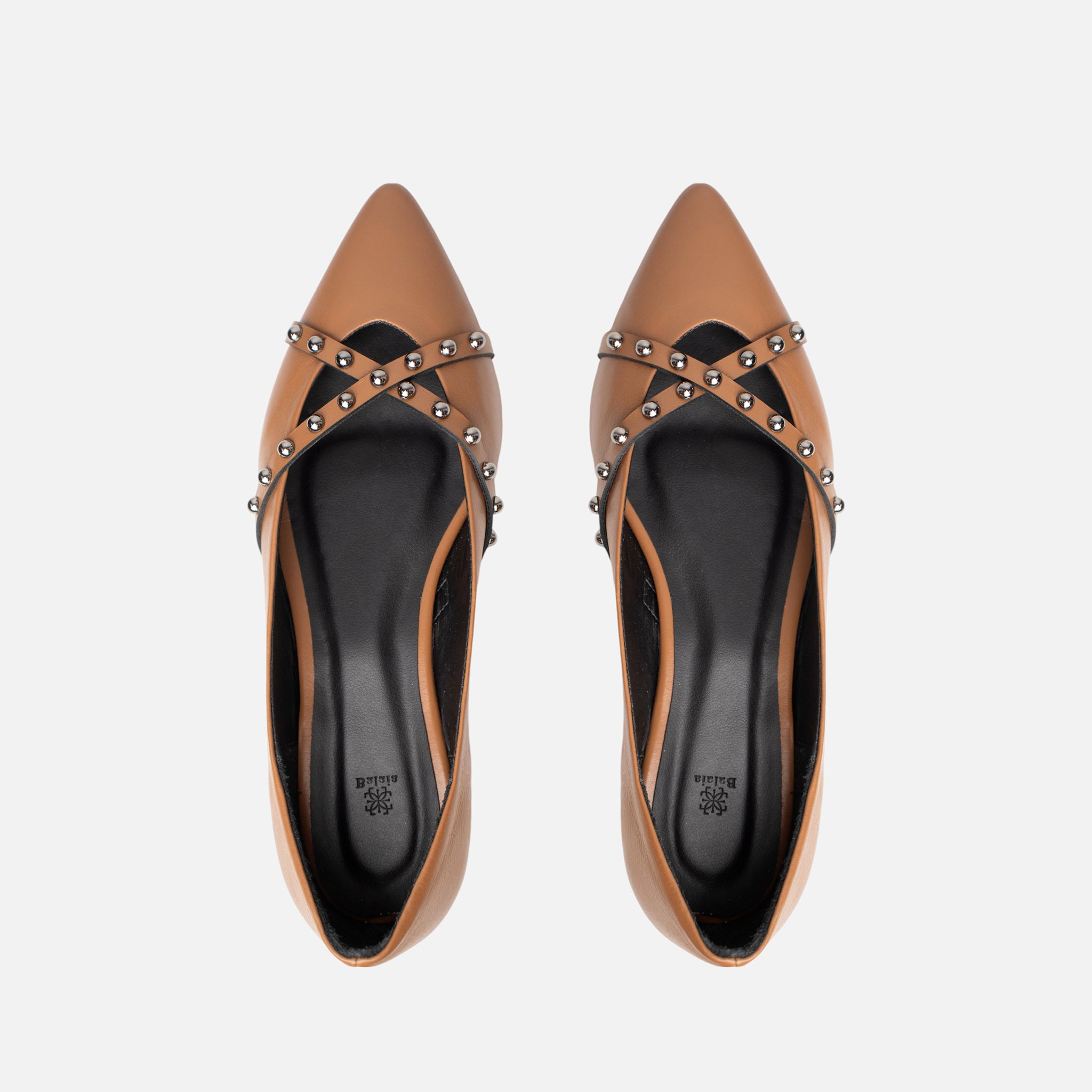 Sapatilha X com Enfeites em Couro Carmel