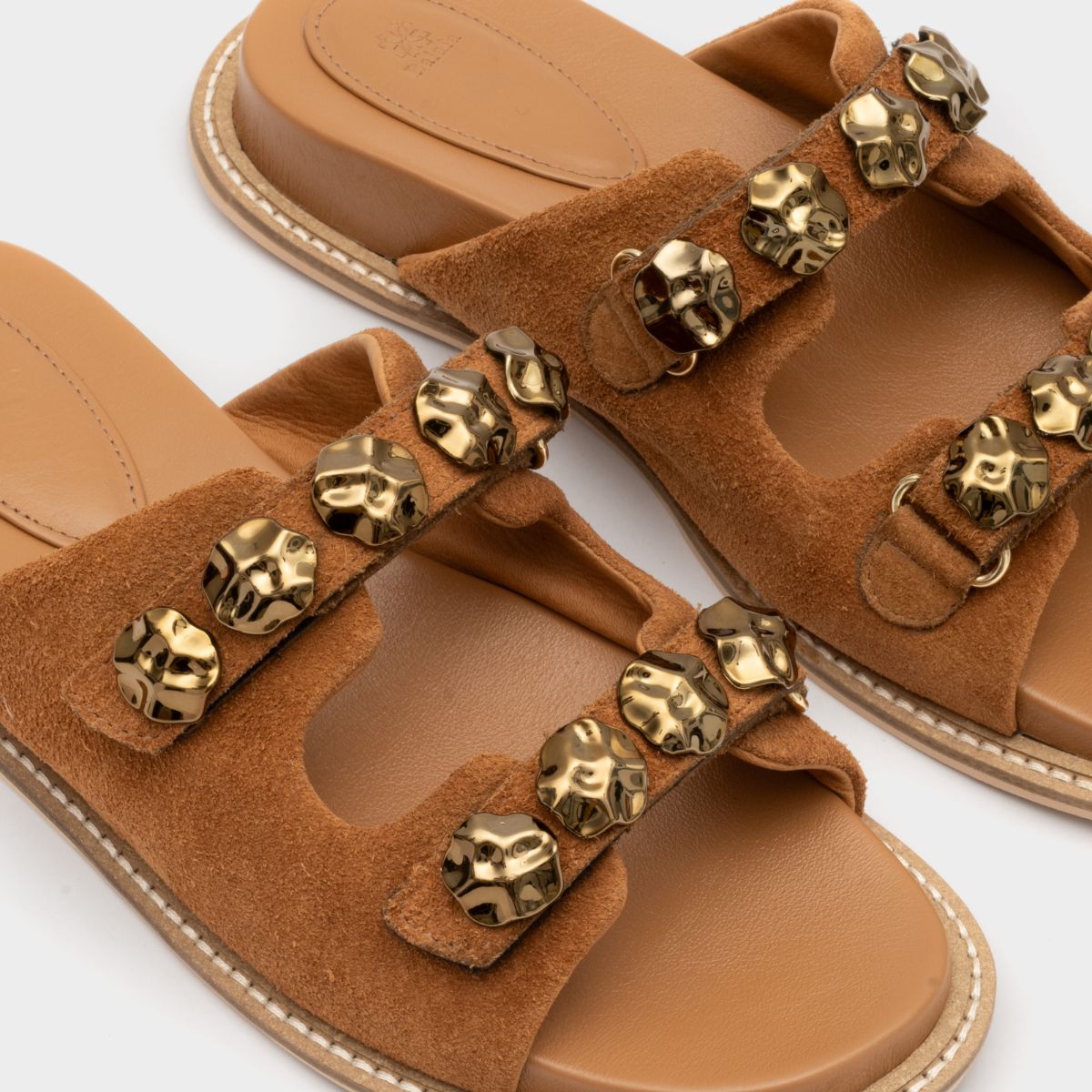 Papete Medalha Orgânica em Camurça Carmel