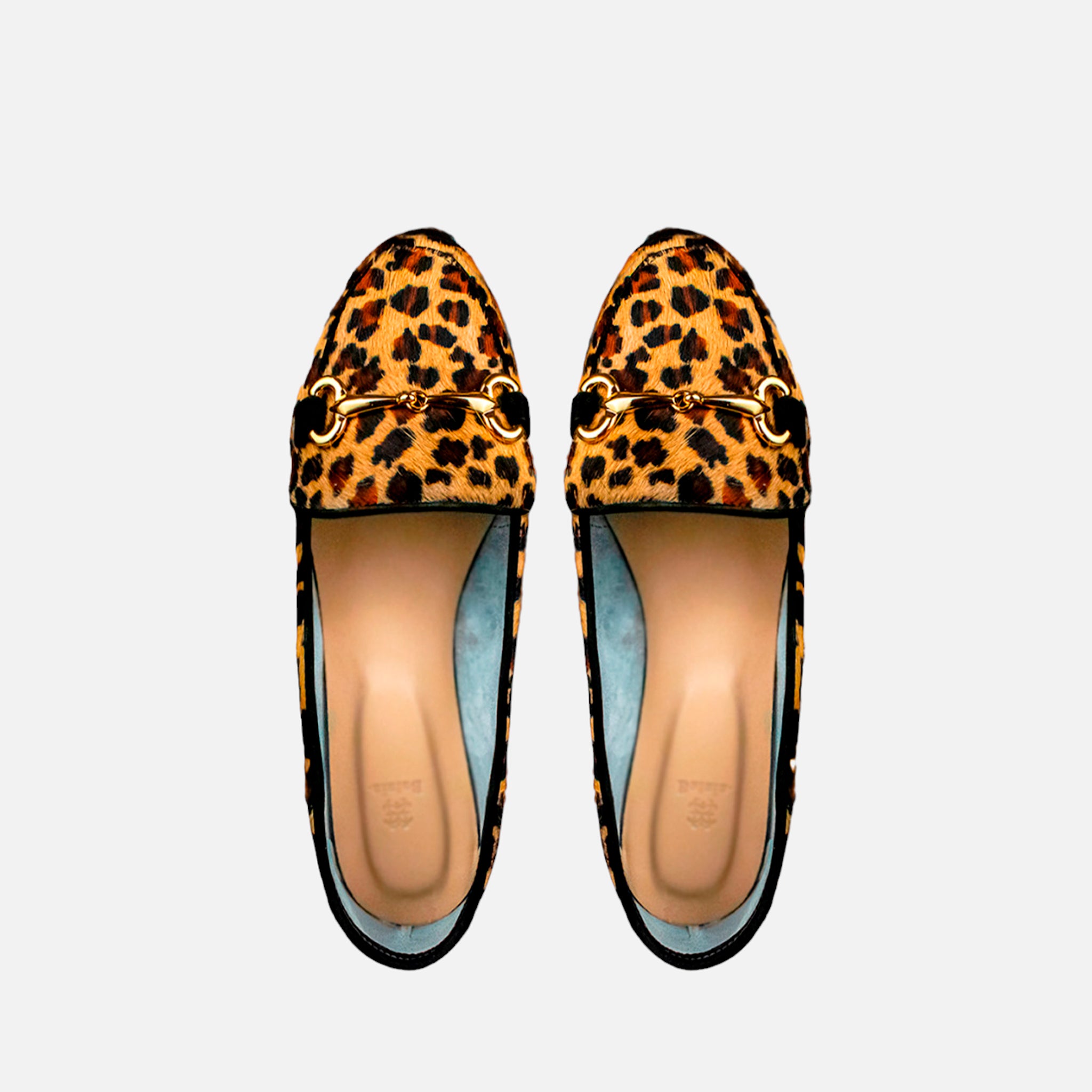 Mocassim com Detalhe em Metal em Couro Animal Print