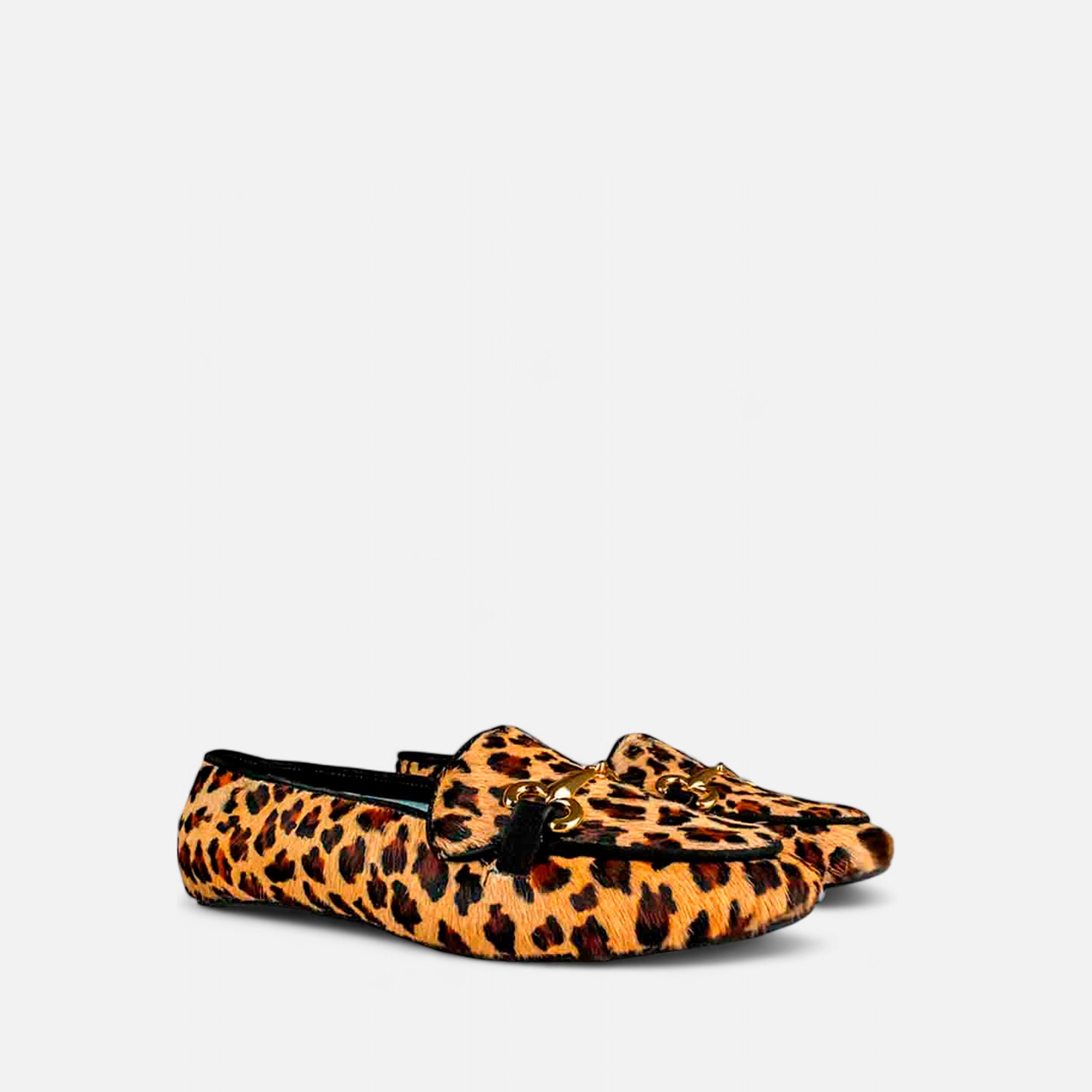 Mocassim com Detalhe em Metal em Couro Animal Print