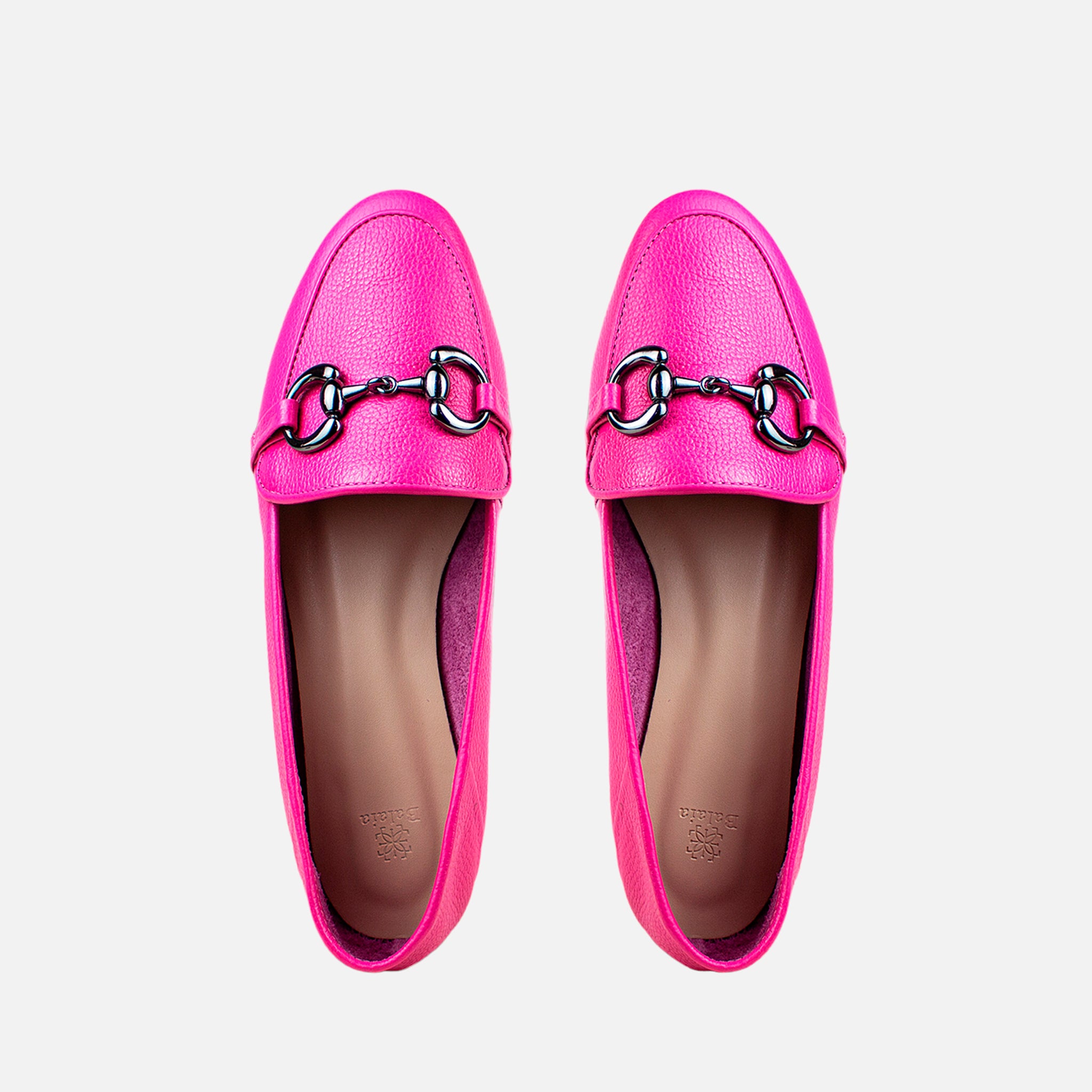 Mocassim com Detalhe em Metal em Couro Fúcsia