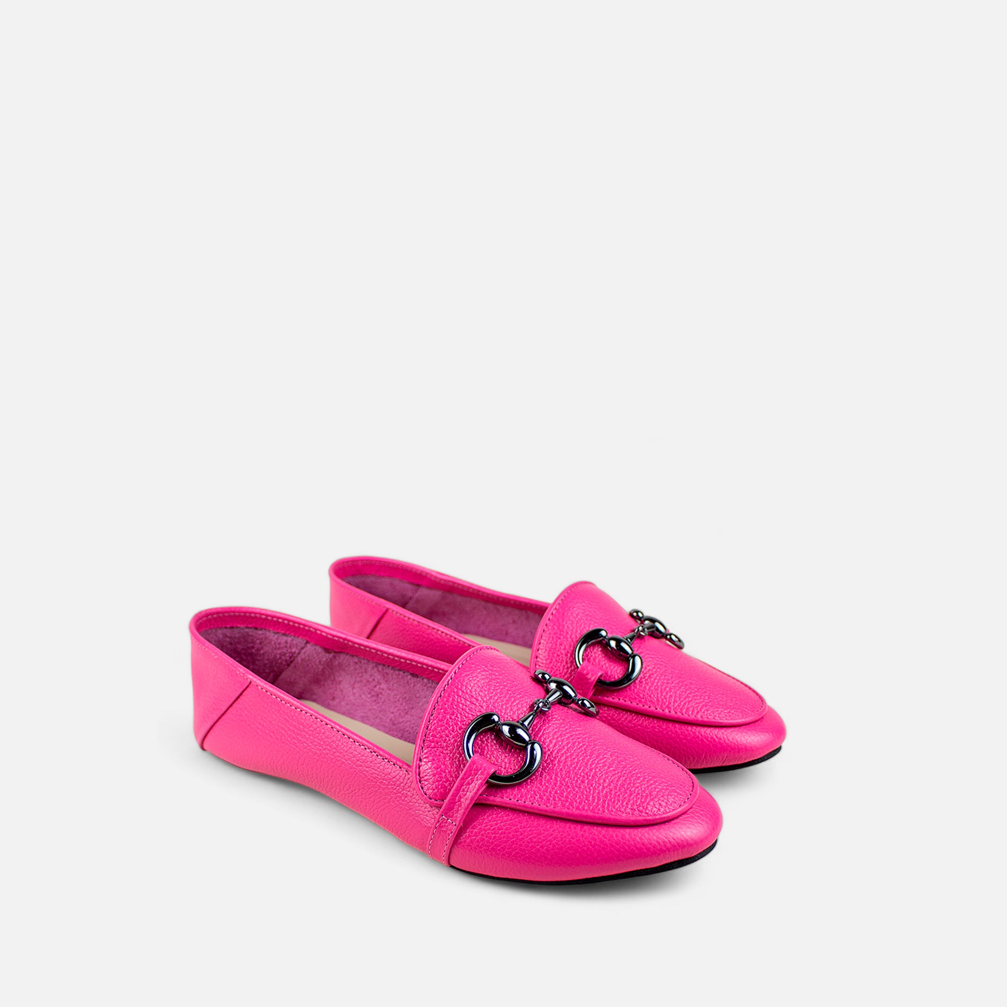 Mocassim com Detalhe em Metal em Couro Fúcsia