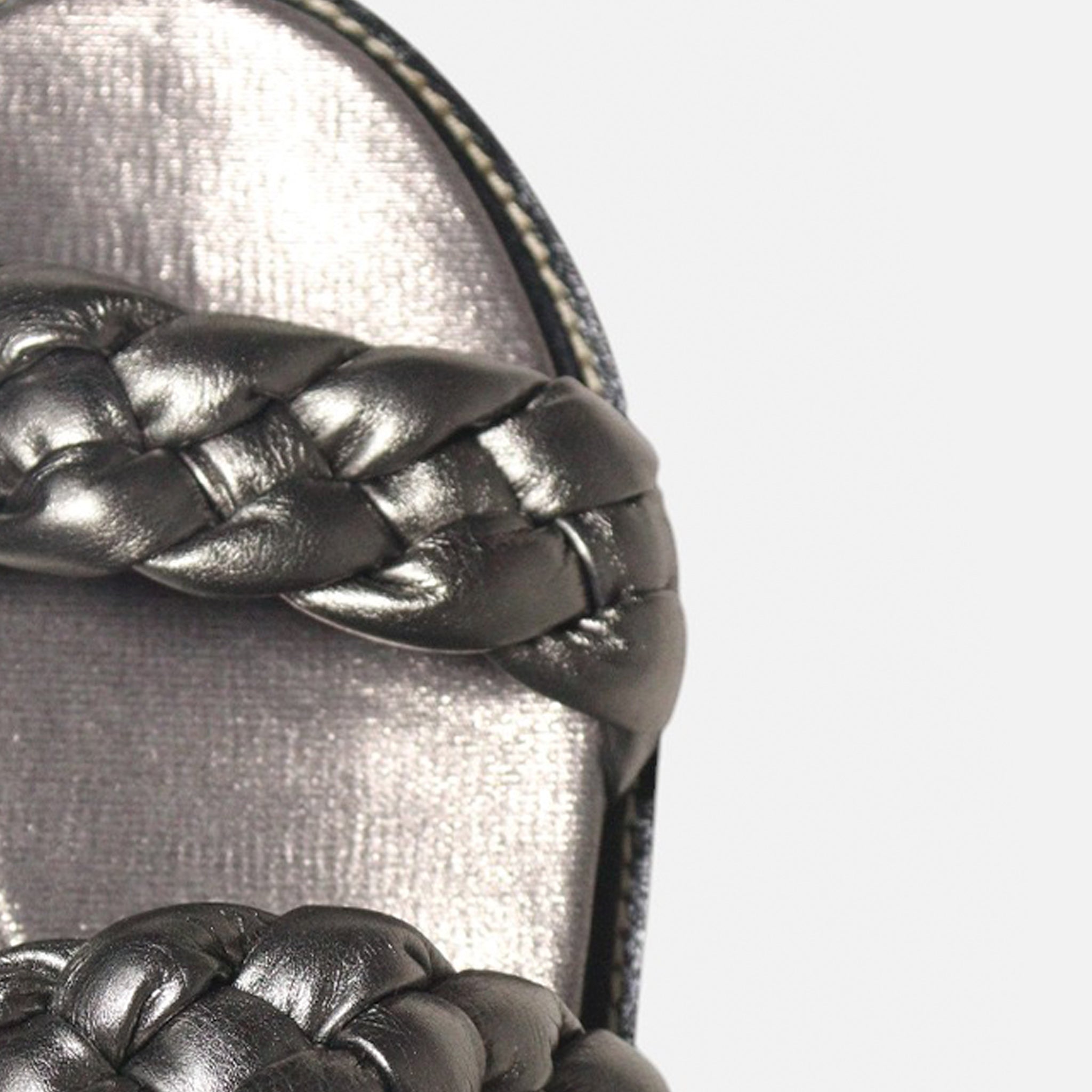 Birken Tranças Pillow em Couro Carbono