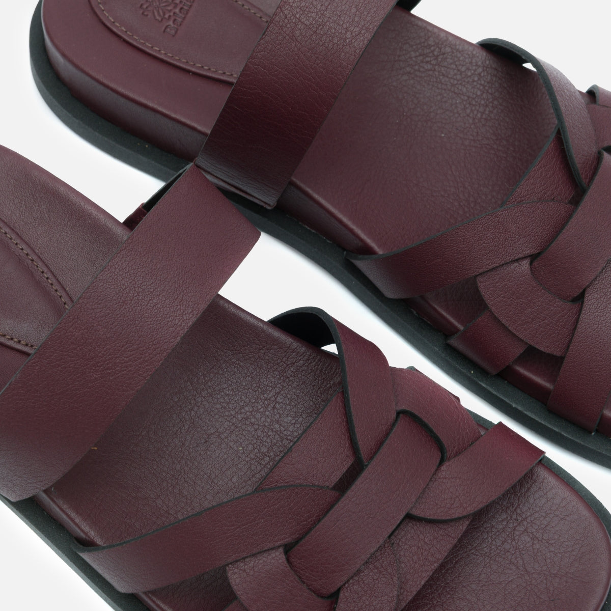 Papete em couro carbernet com alças cruzadas