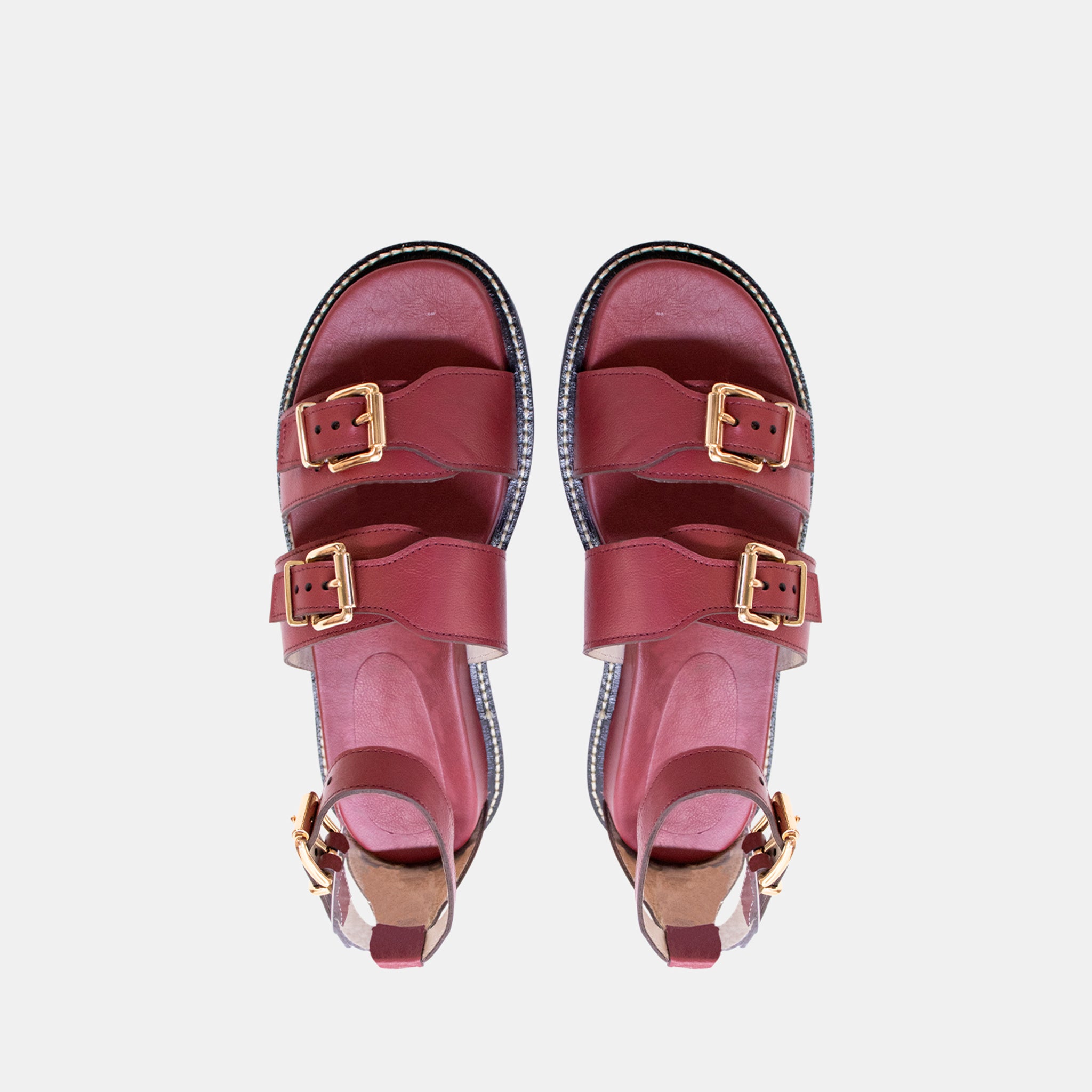 Papete Com Fivelas em Couro Rubi