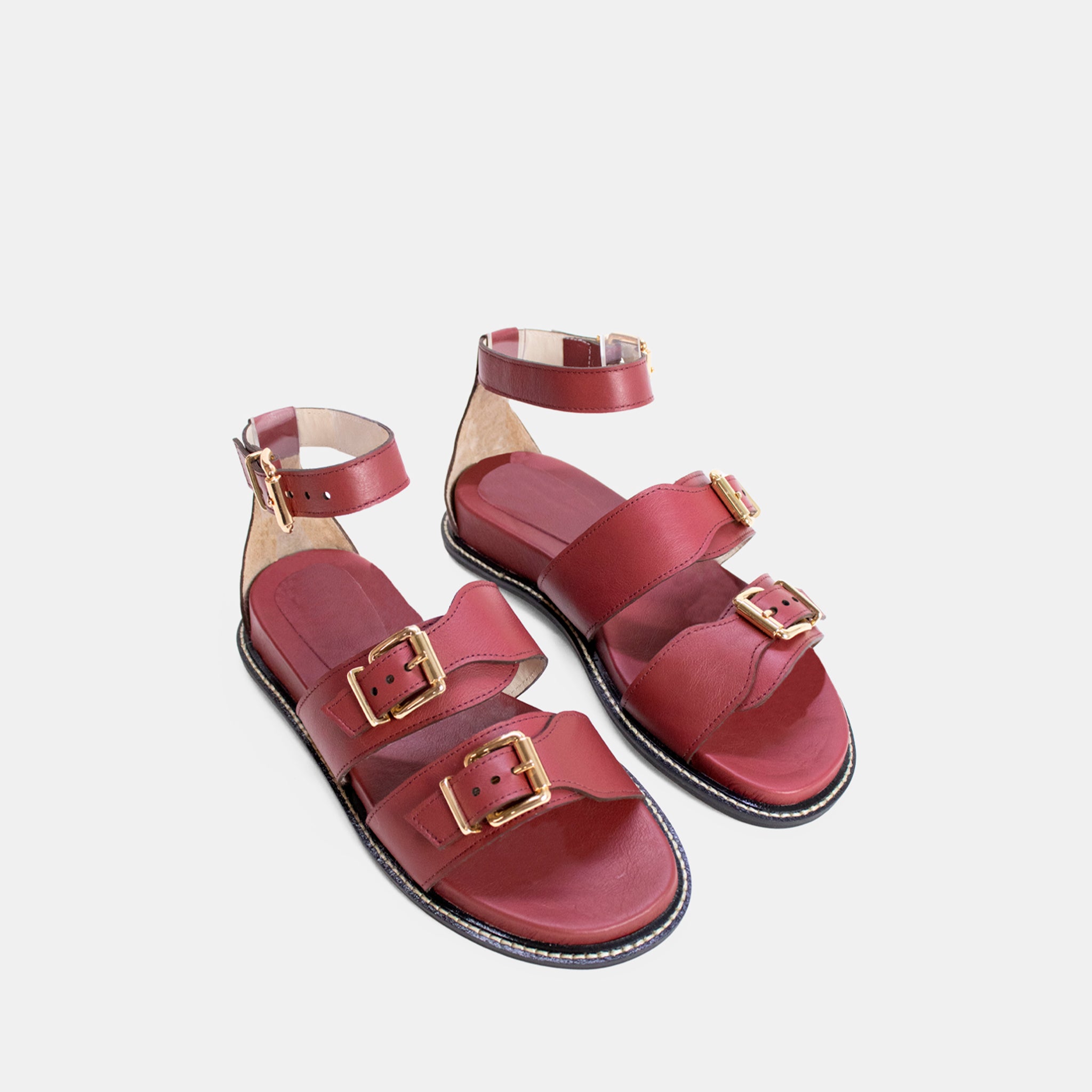 Papete Com Fivelas em Couro Rubi