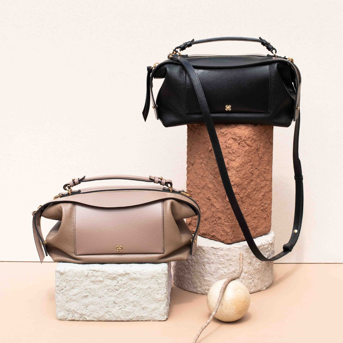 Bolsa Sil M em Couro Grigio