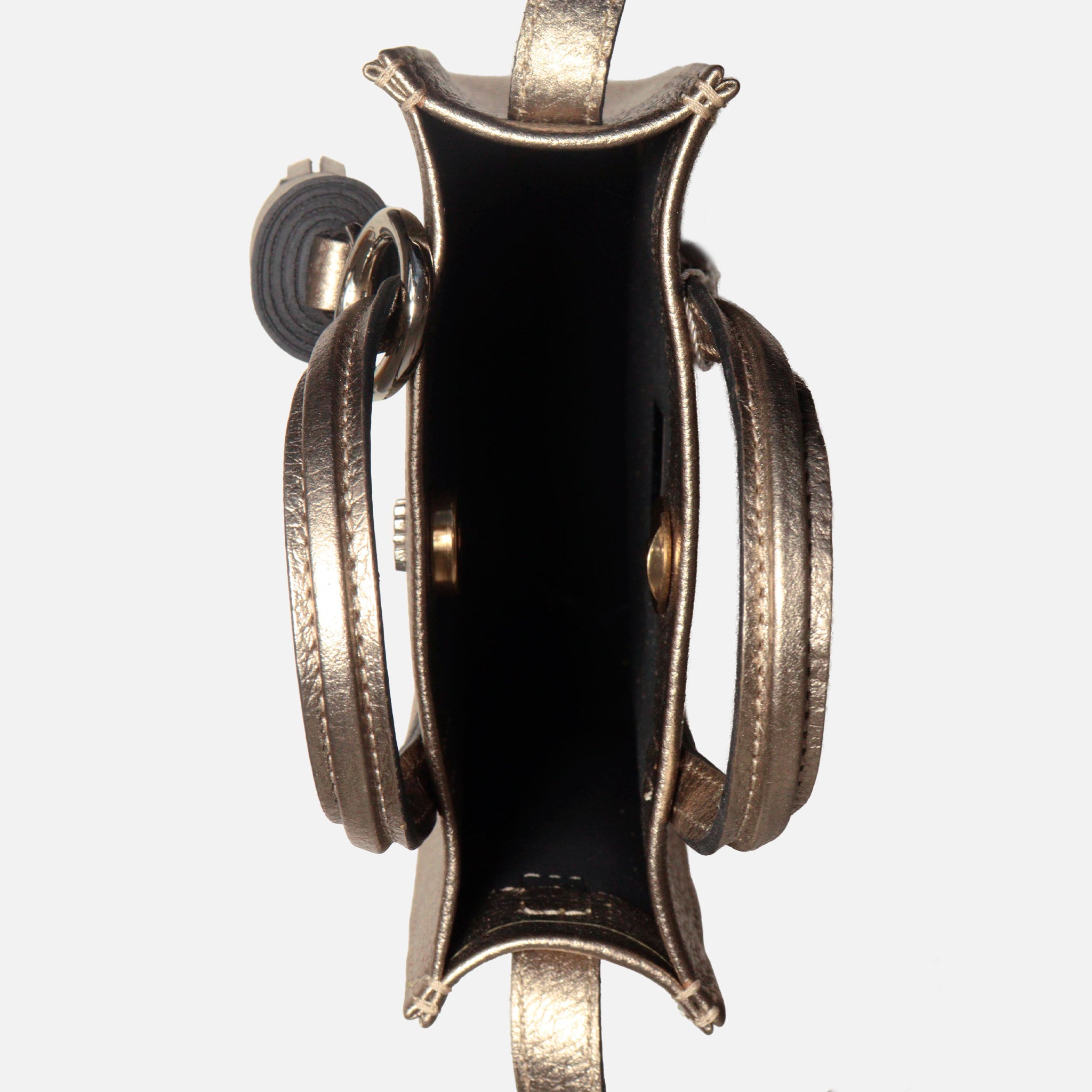 Bolsa Ana P em Couro Prata Velho