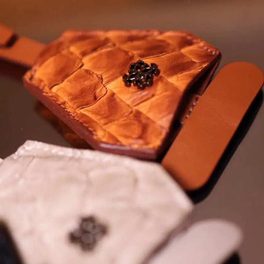 Bag Charm Multifuncional em Couro Pirarucu Carmel - Balaia