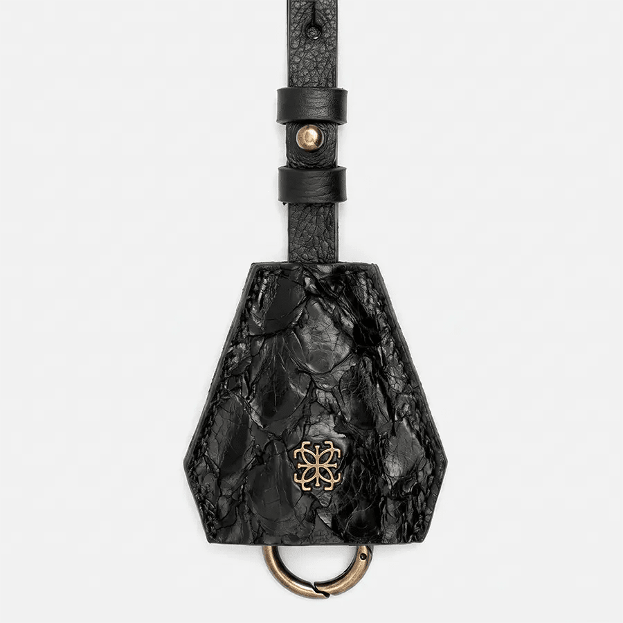 Bag Charm Multifuncional em Couro Pirarucu Preto - Balaia
