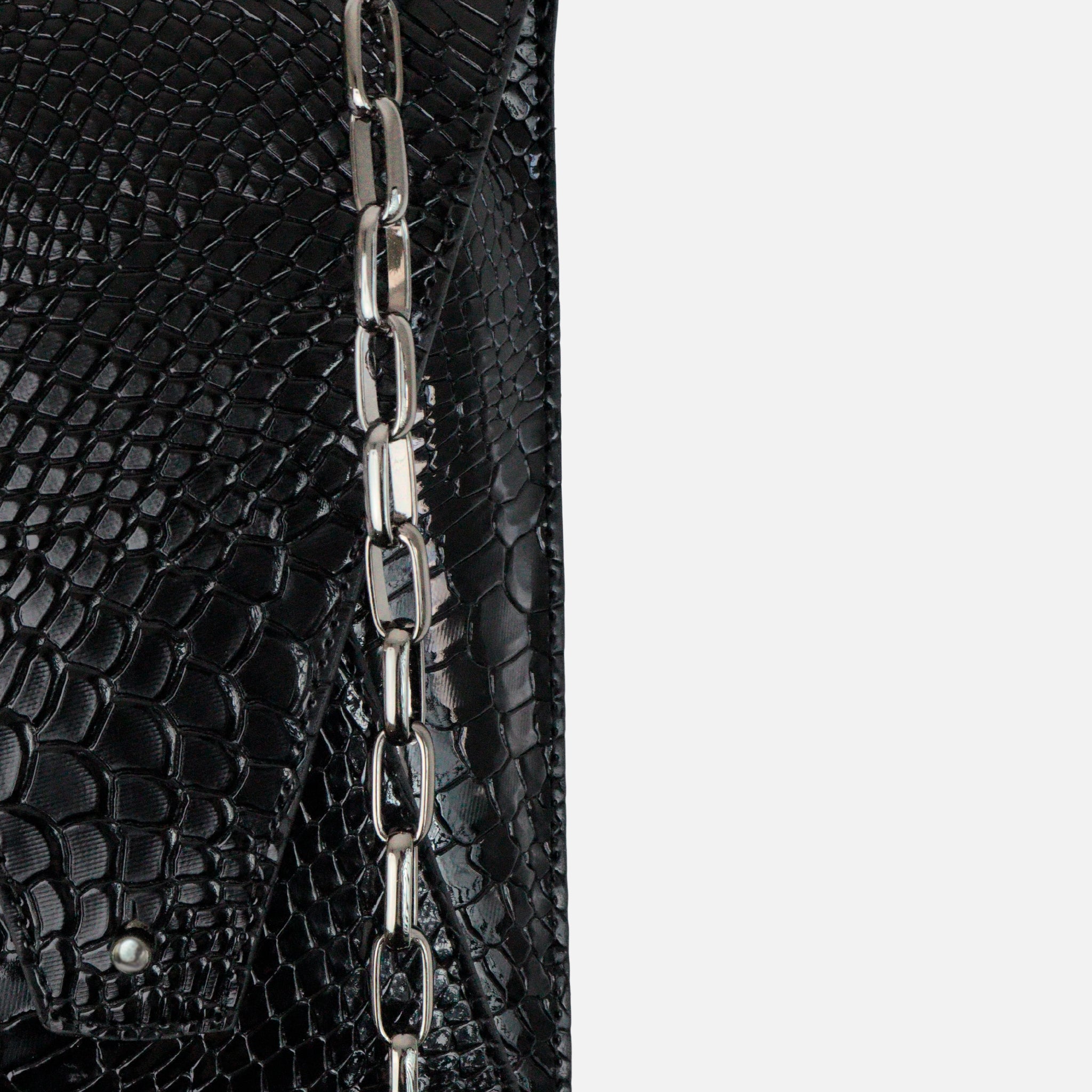 Bagphone Oli em Couro Croco Preto Corrente Níquel