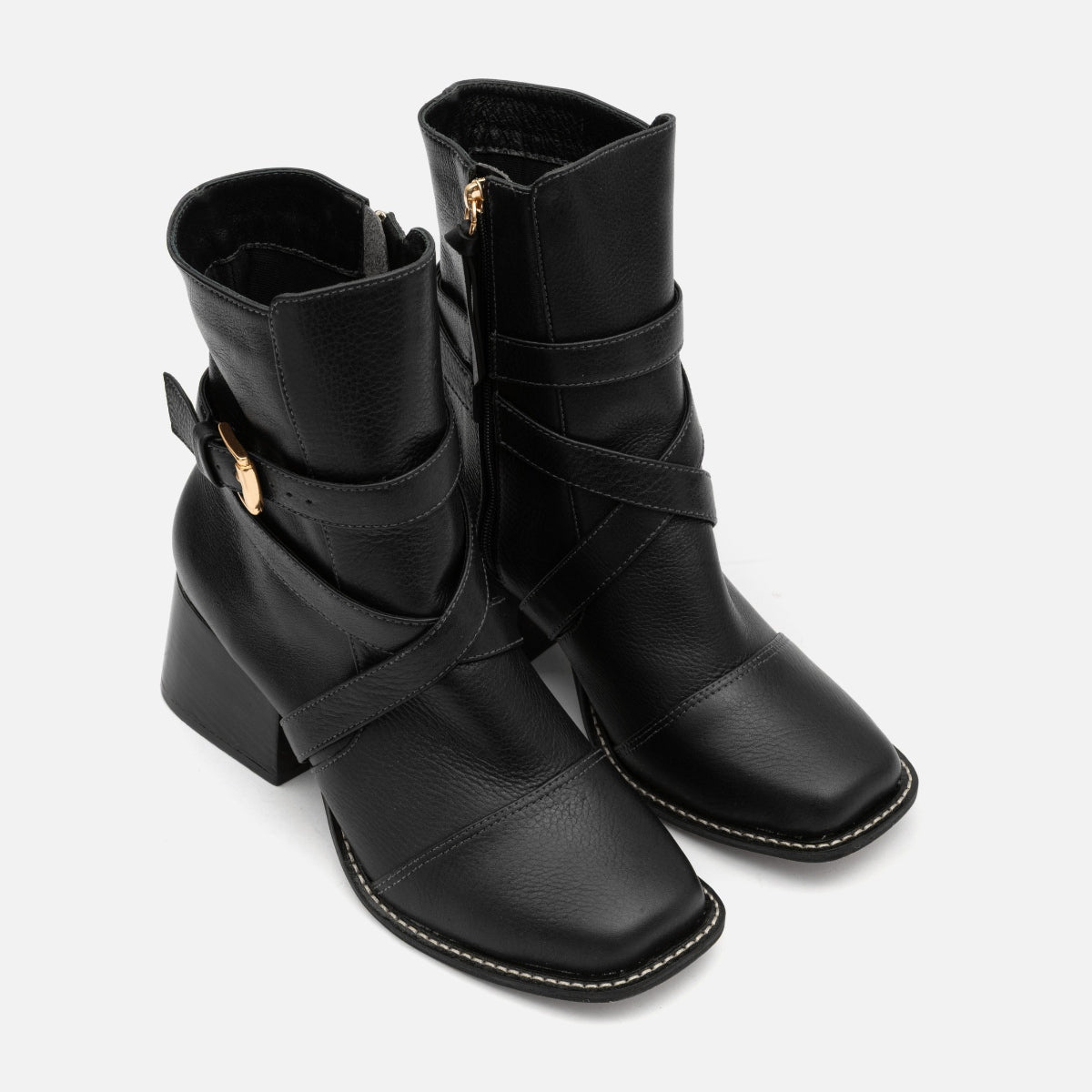 Bota Entrelaçada em Couro Preto - Balaia