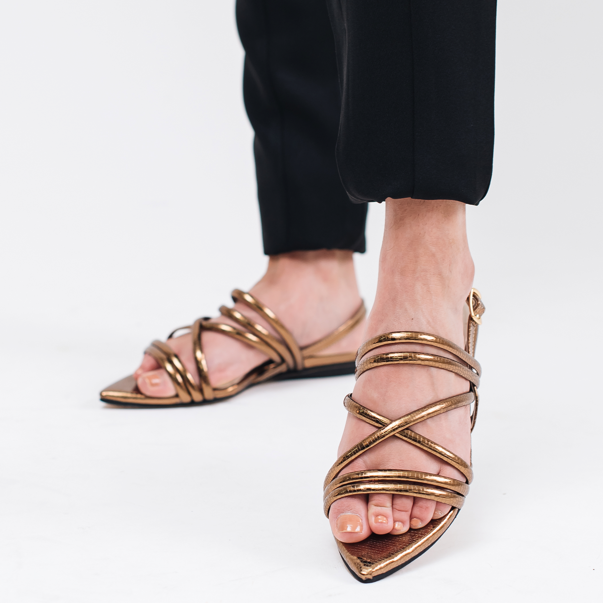 Rasteira Tiras Cruzadas Lezard Bronze