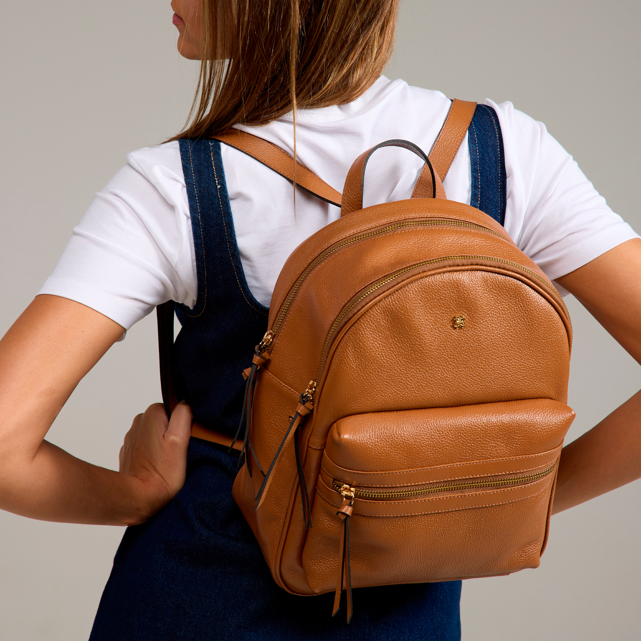 Mochila Basic M em Couro Carmel