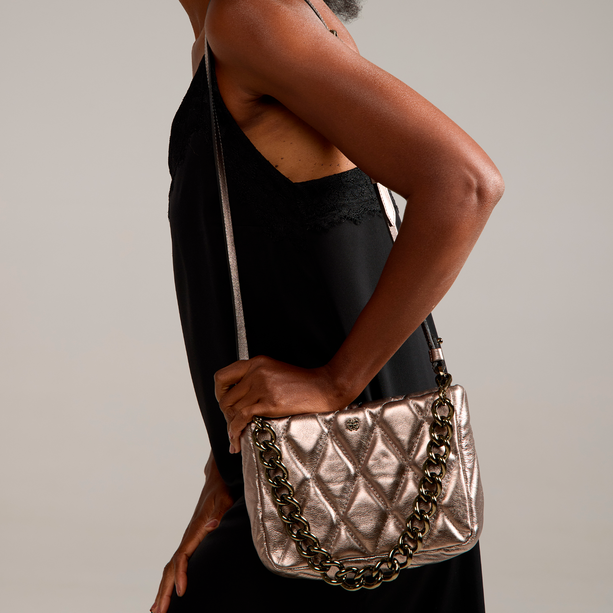 Bolsa Helô P em Couro Ônix