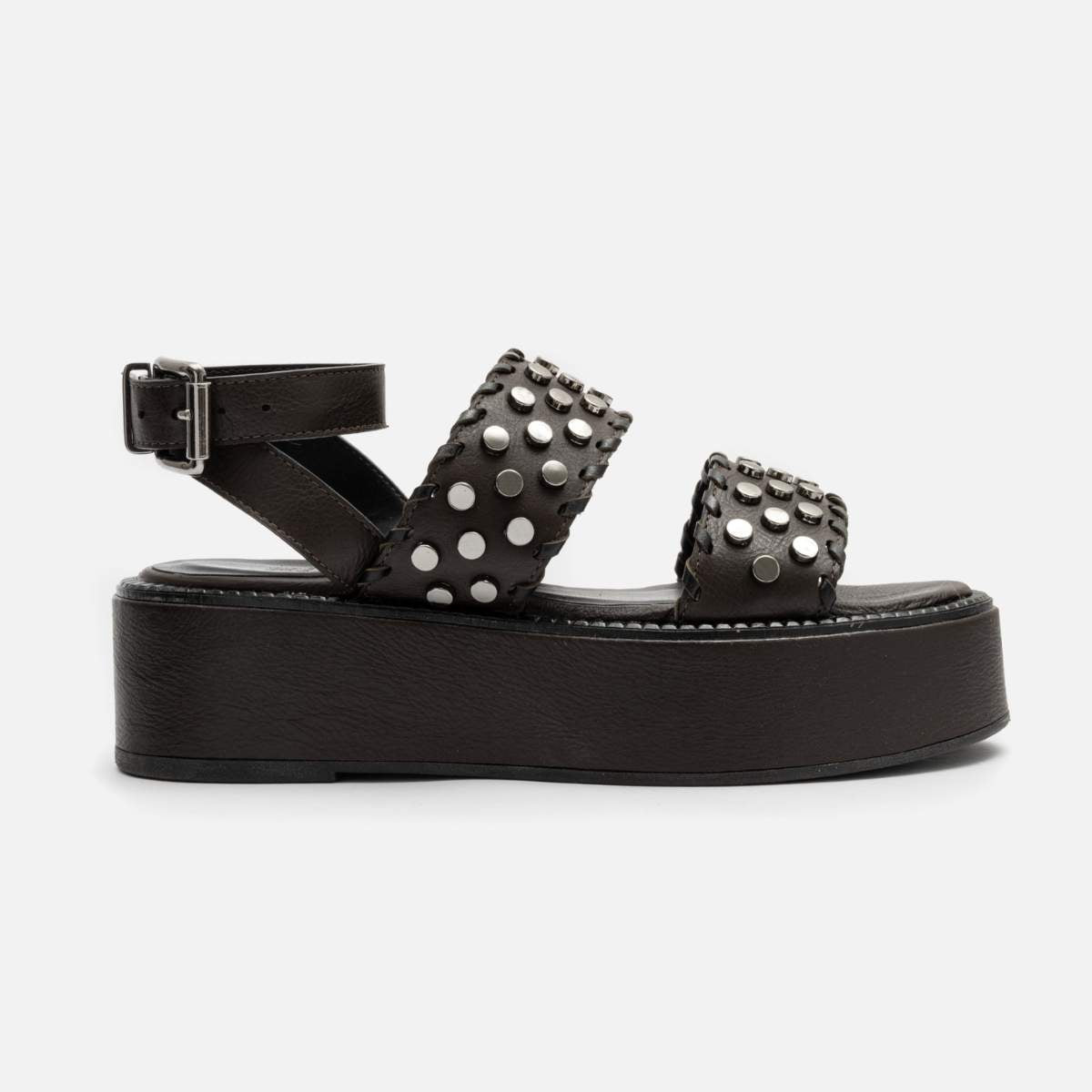 Flatform com Tachas em Couro Café - Balaia