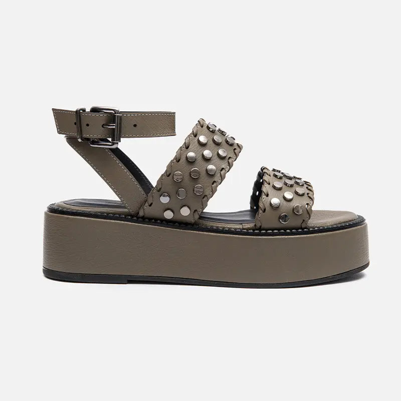 Flatform com Tachas em Couro Khaki