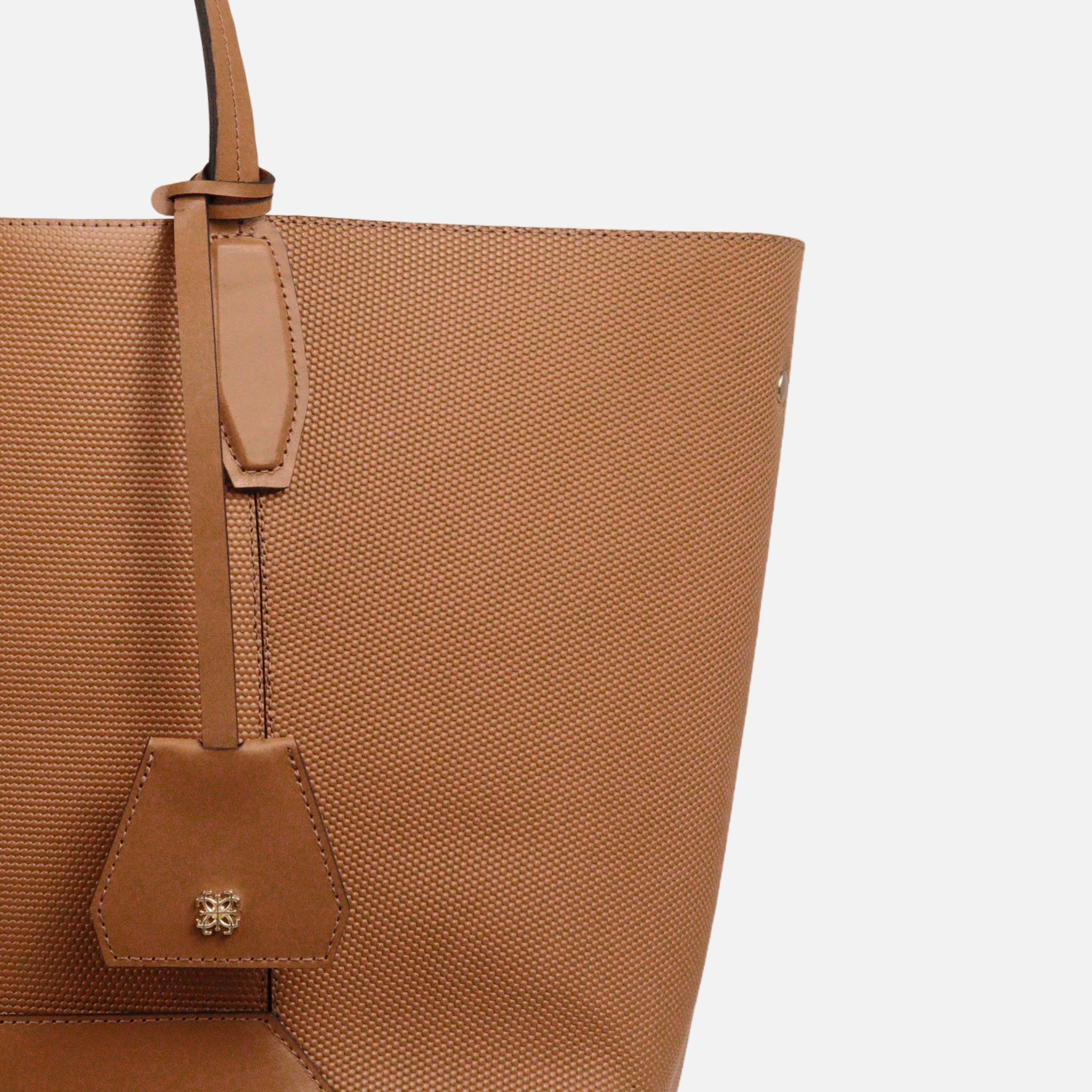 Bolsa Nanda G em Couro Colméia Carmel