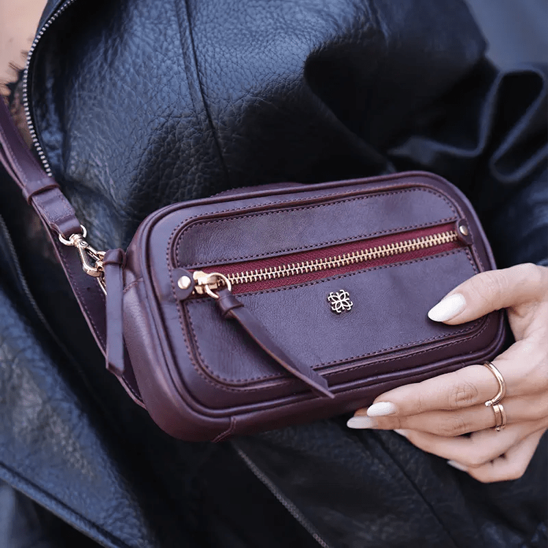 Pochete New Due em Couro Cabernet - Balaia