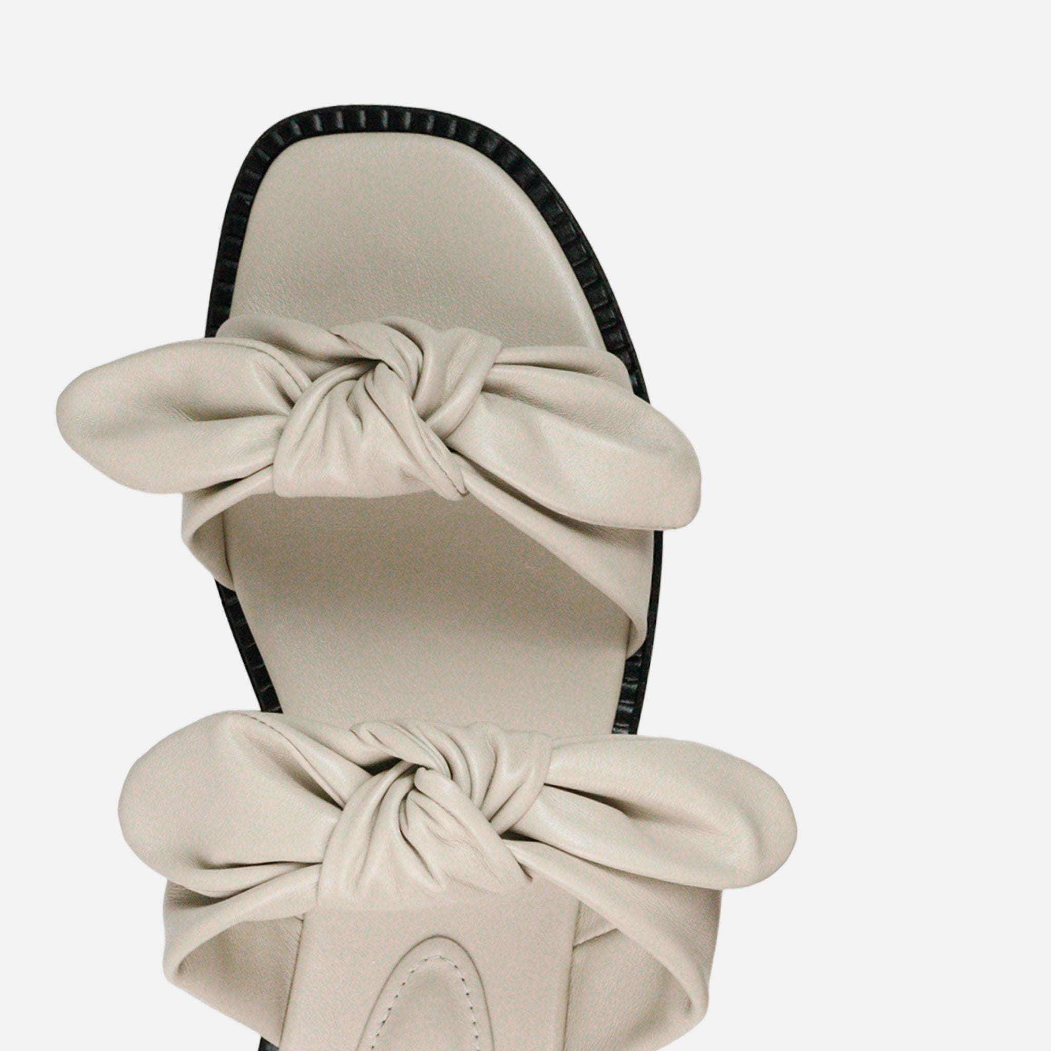Rasteira Laços em Couro Off White - Balaia