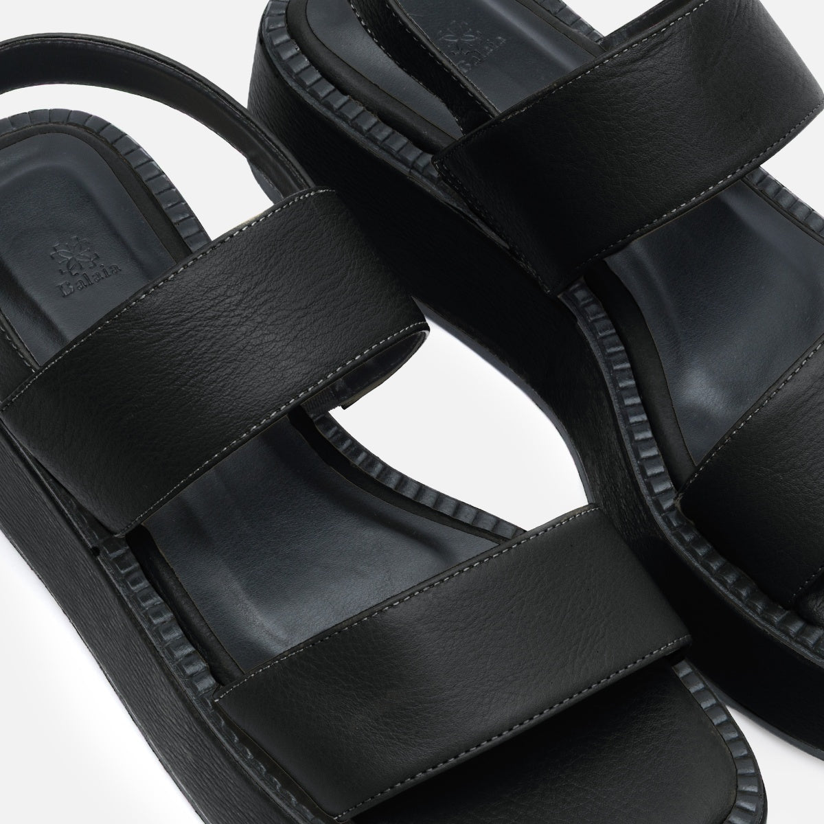 Sandália Flatform em Couro Preto - Balaia