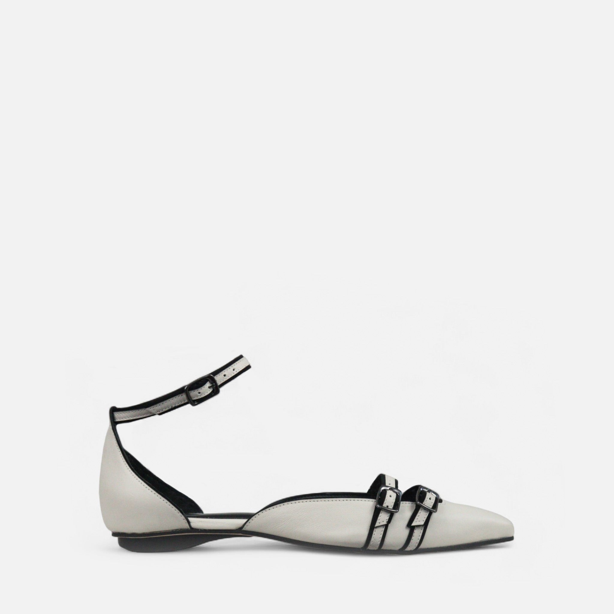 Sapatilha Decotada em Couro Off White - Balaia