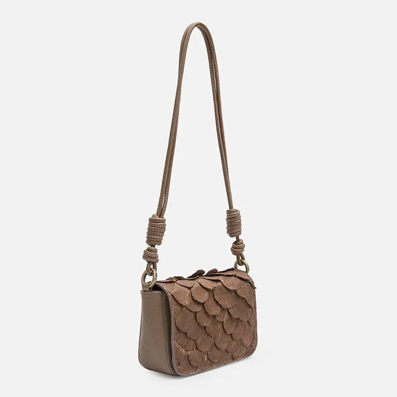 Bolsa Selena em Couro Pirarucu Grigio