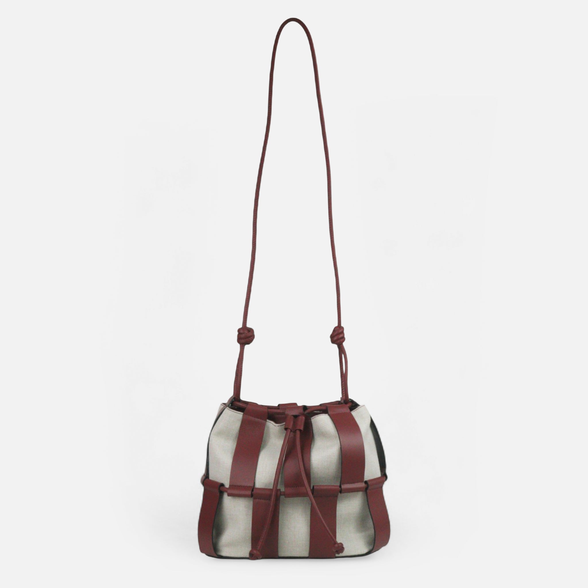 Bolsa Zena em Couro Cabernet