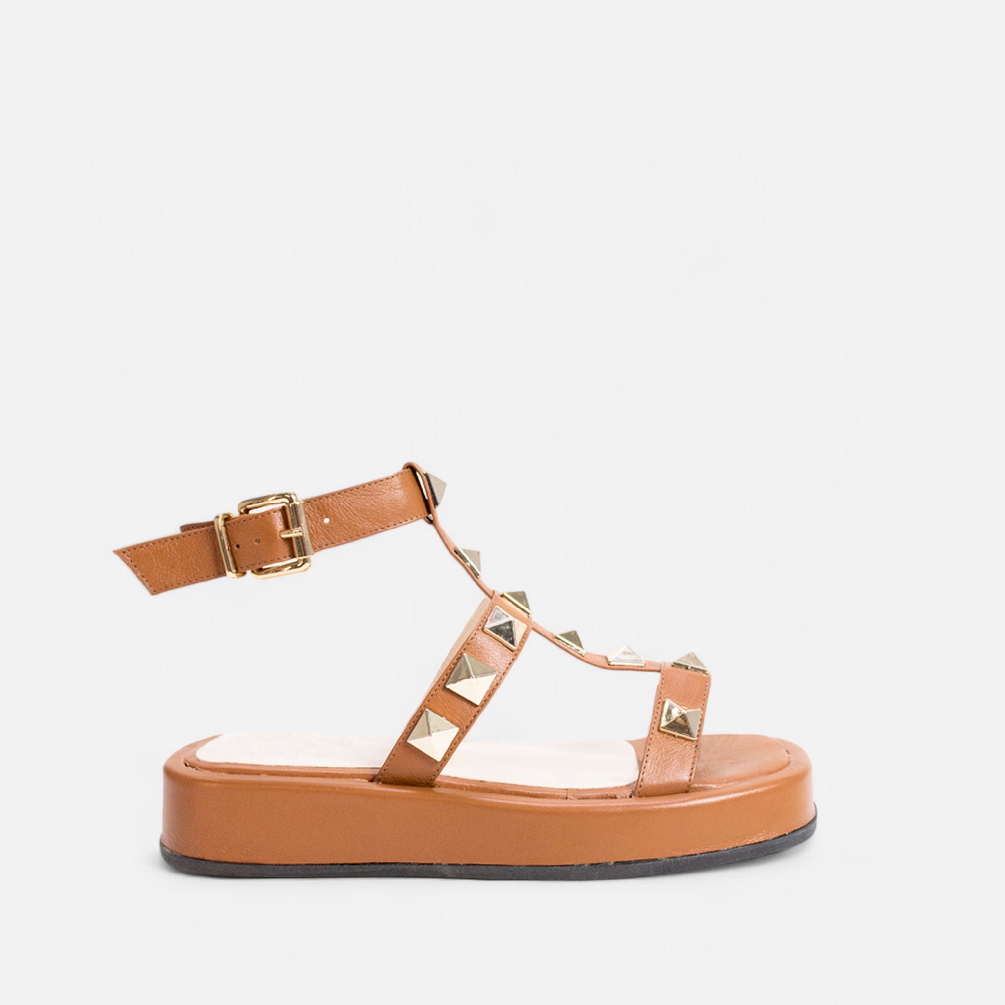 Sandália Flatform com Pirâmides em Couro Carmel