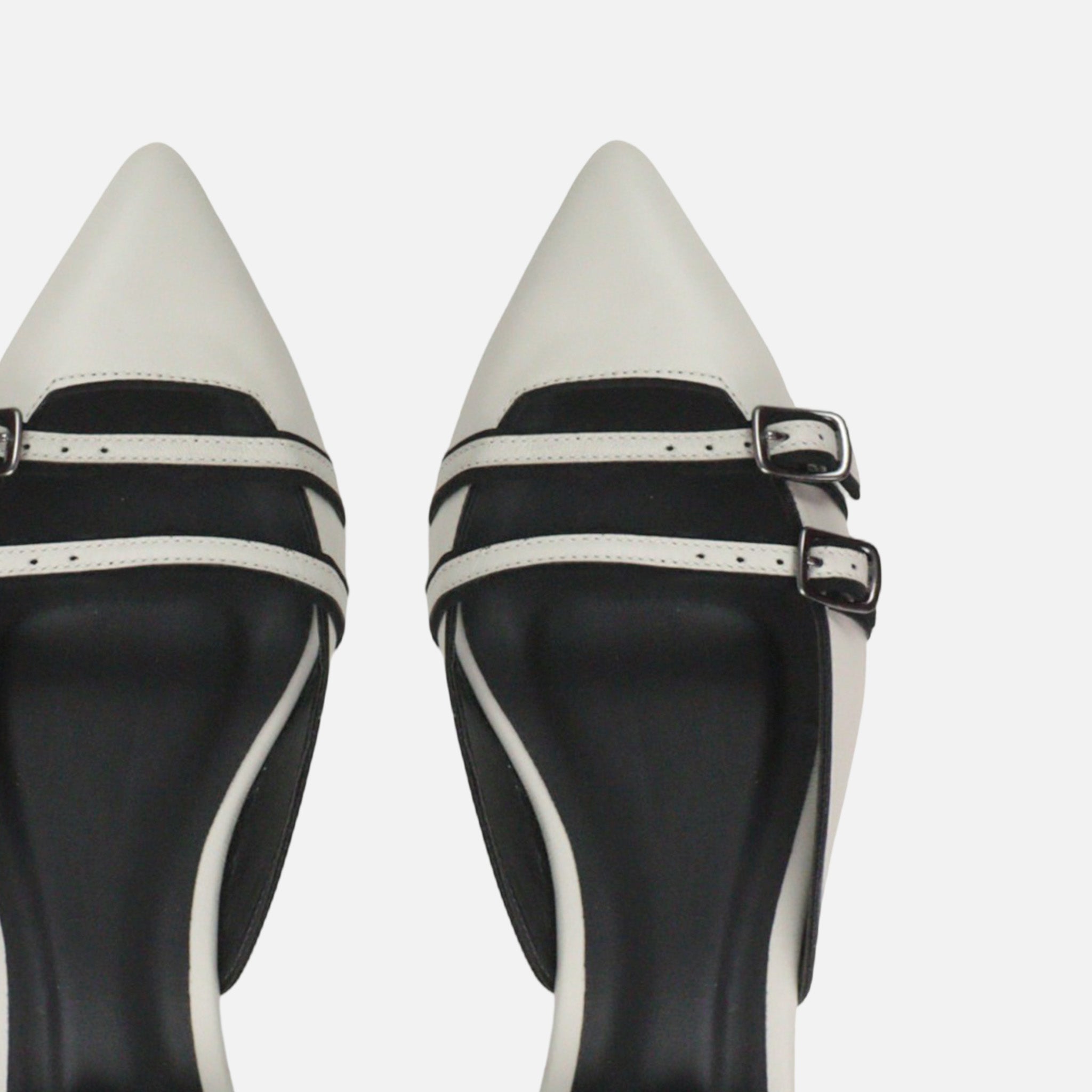 Sapatilha Decotada em Couro Off White