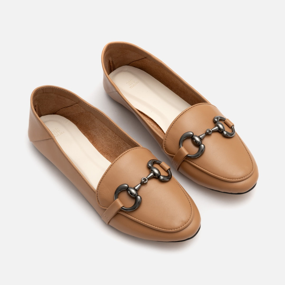 Mocassim com Detalhe em Metal em Couro Pecan