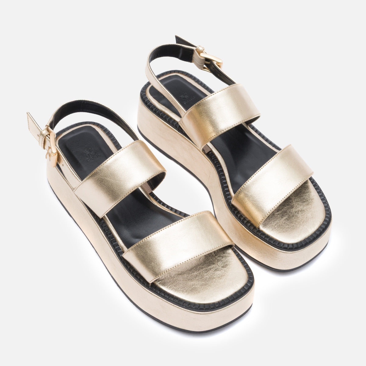 Sandália flatform em couro ouro