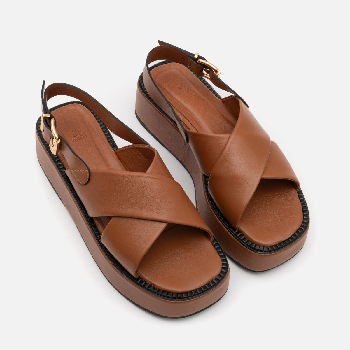 Flatform Tiras Cruzadas em Couro Carmel