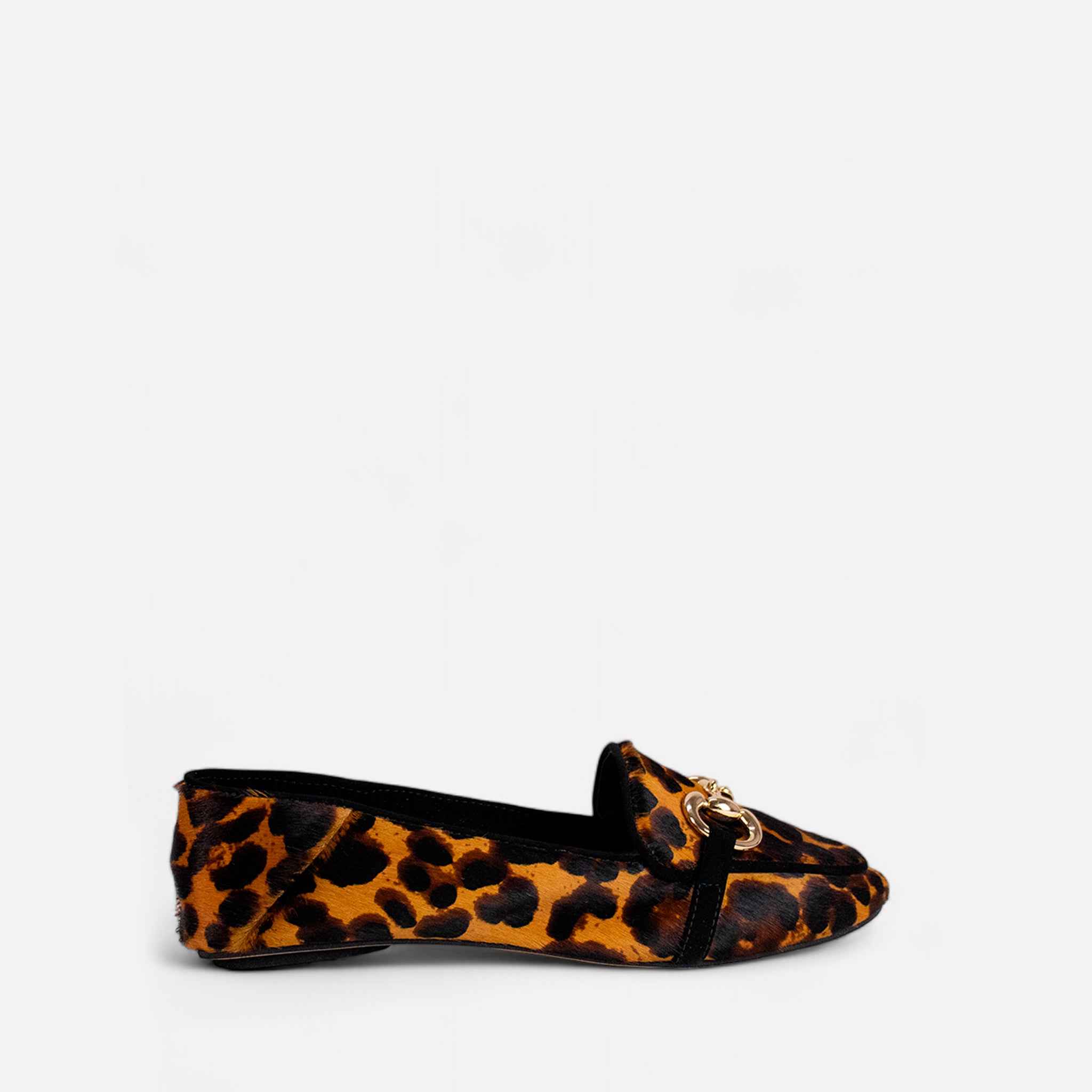 Mocassim com Detalhe em Metal em Couro Animal Caramelo