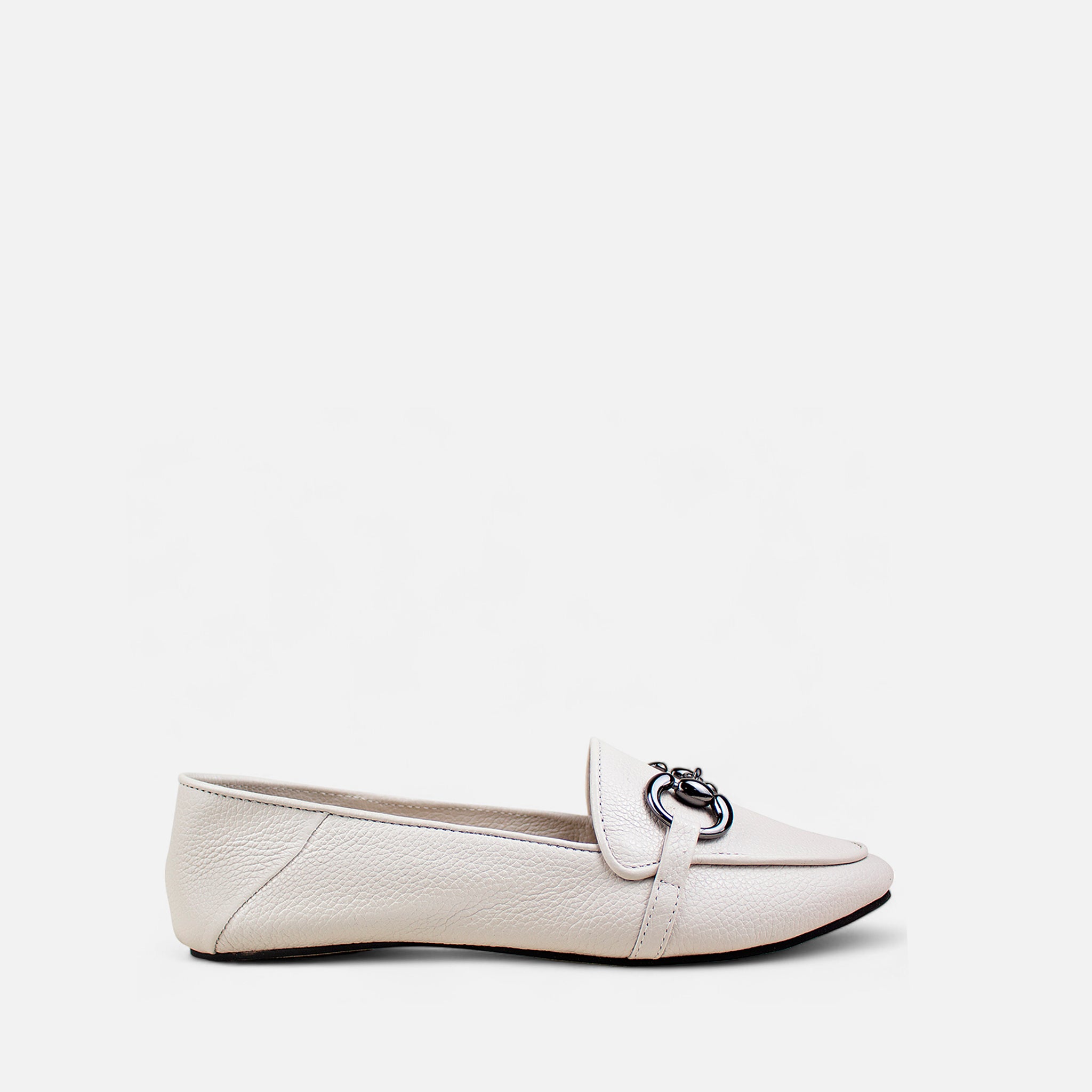 Mocassim com Detalhe em Metal em Couro Off White