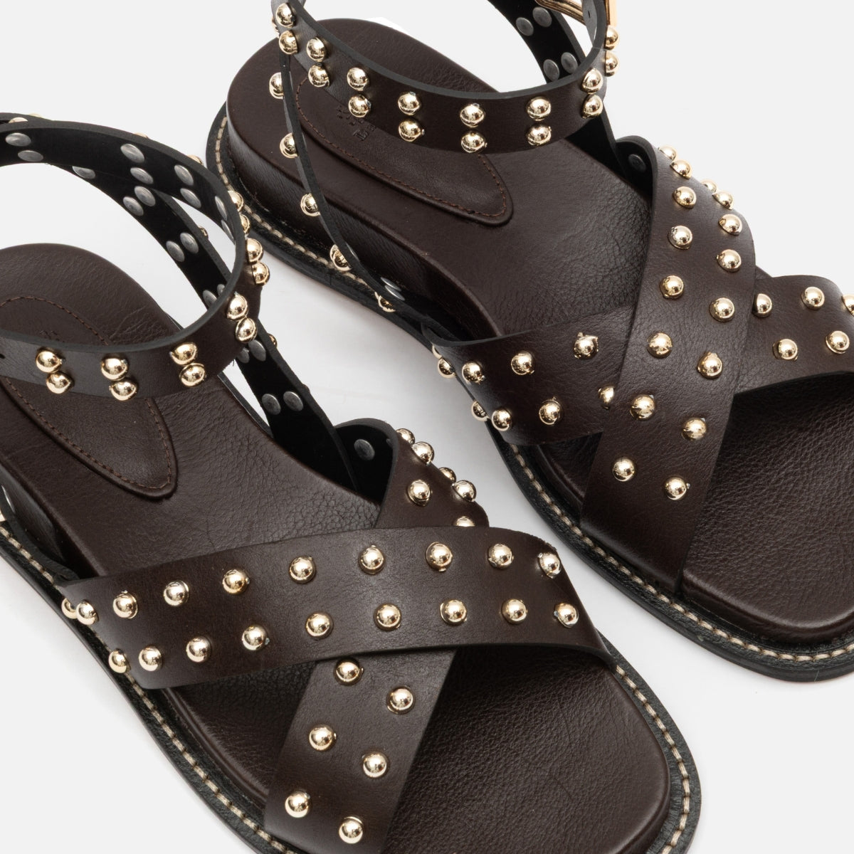 Sandália boho com aplicações café