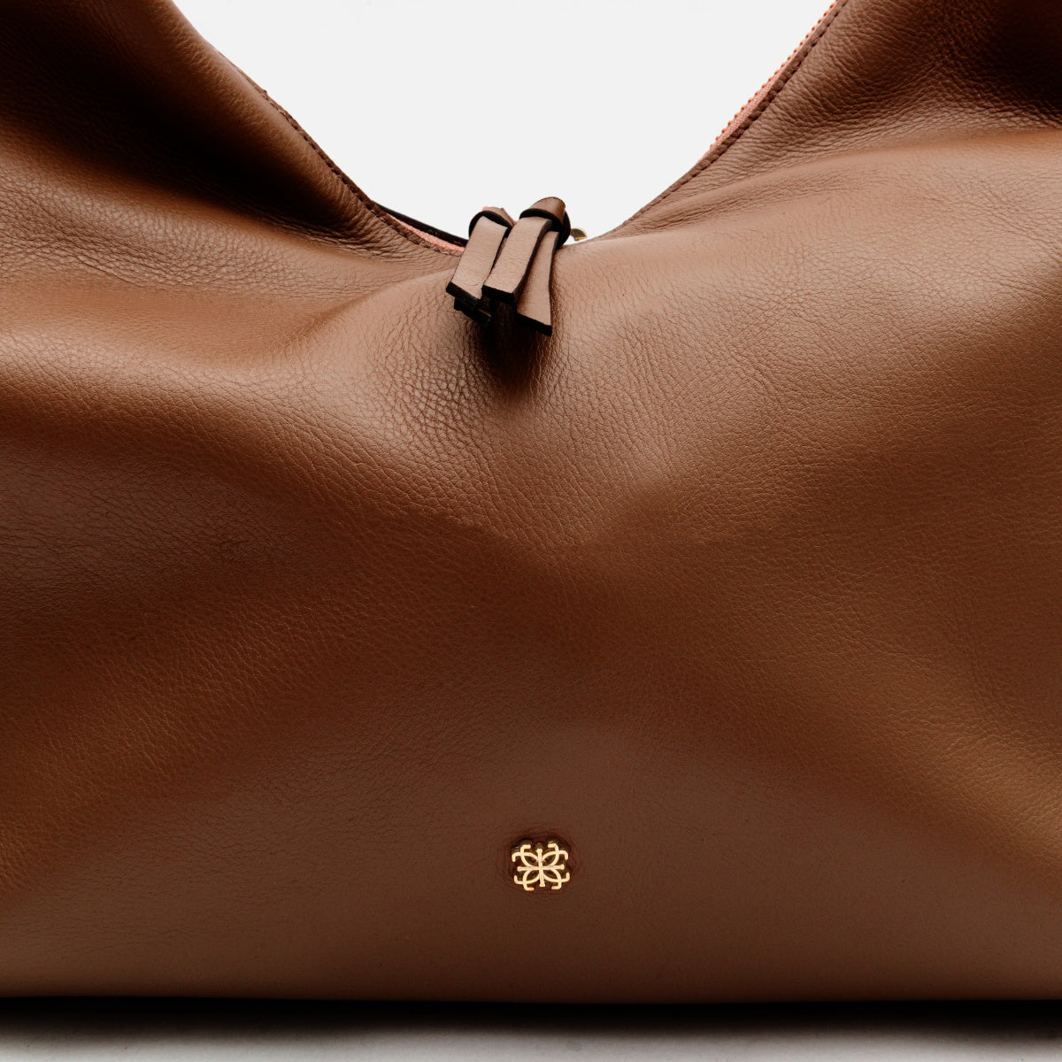 Bolsa Cleo Hobo em Couro Carmel