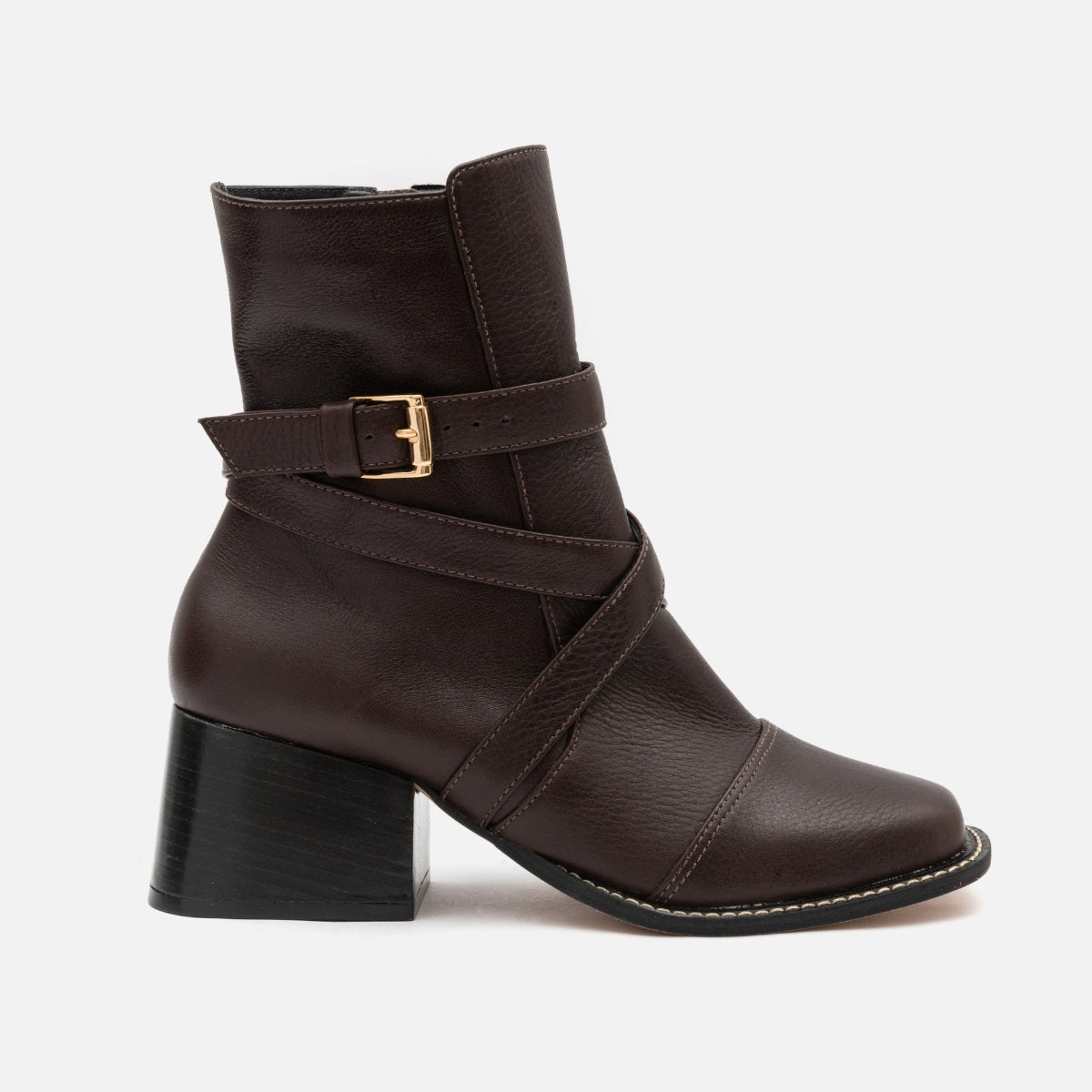 Bota Entrelaçada em Couro Café