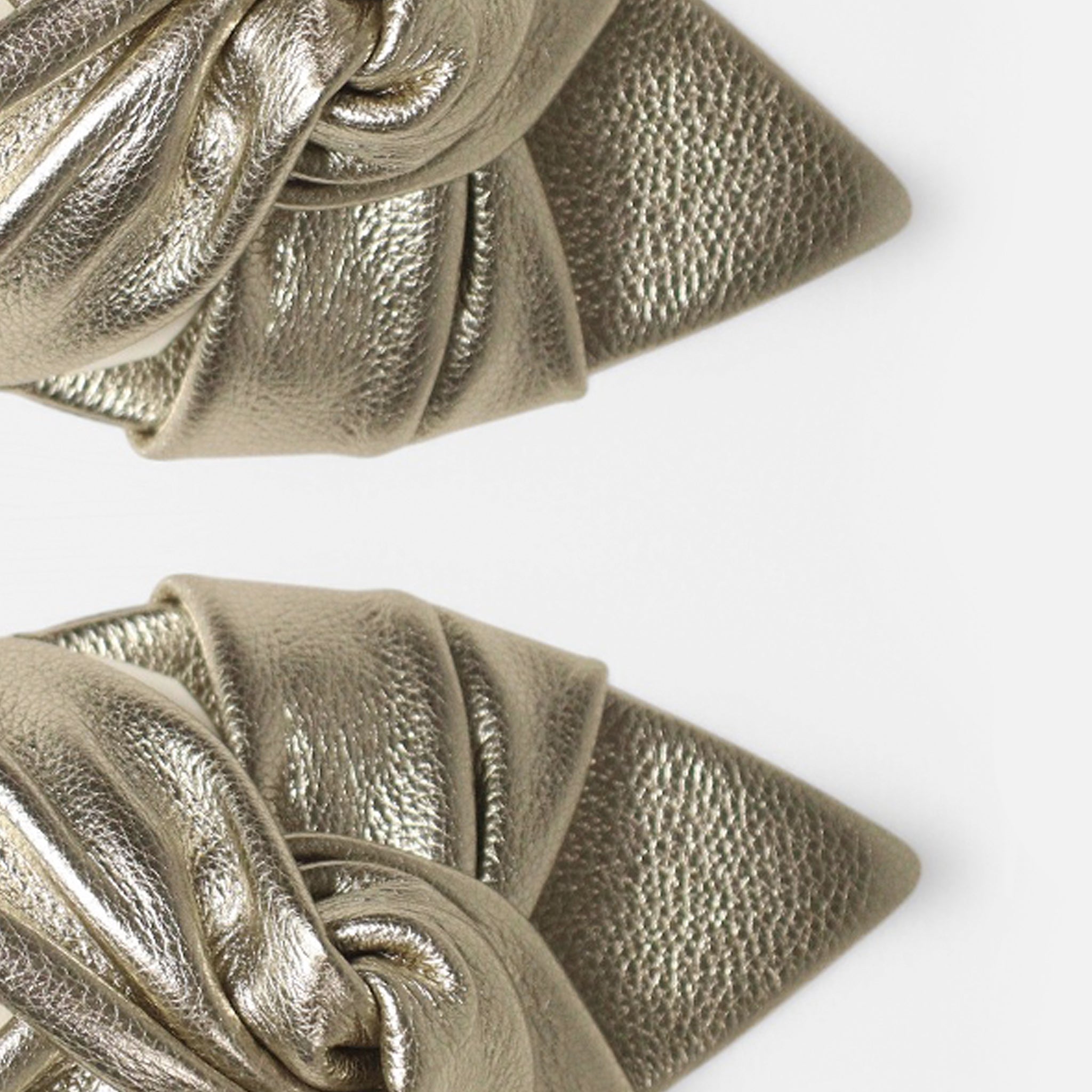 Slingback Tiras Entrelaçadas Pillow em Couro Ouro Velho
