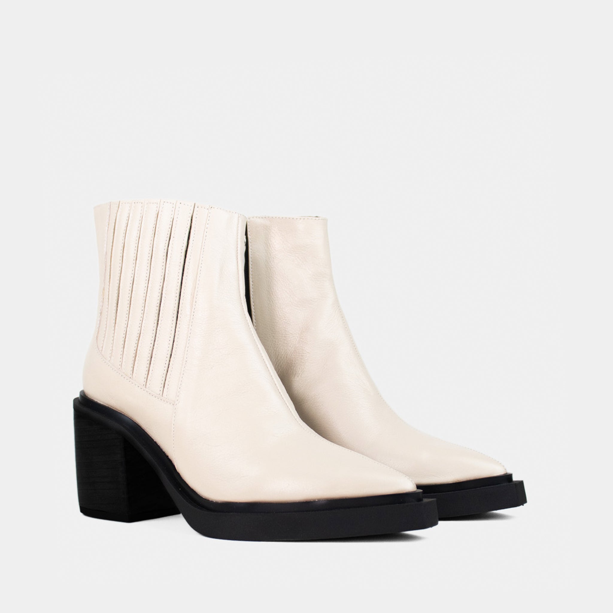 Bota Chelsea em Couro Off White
