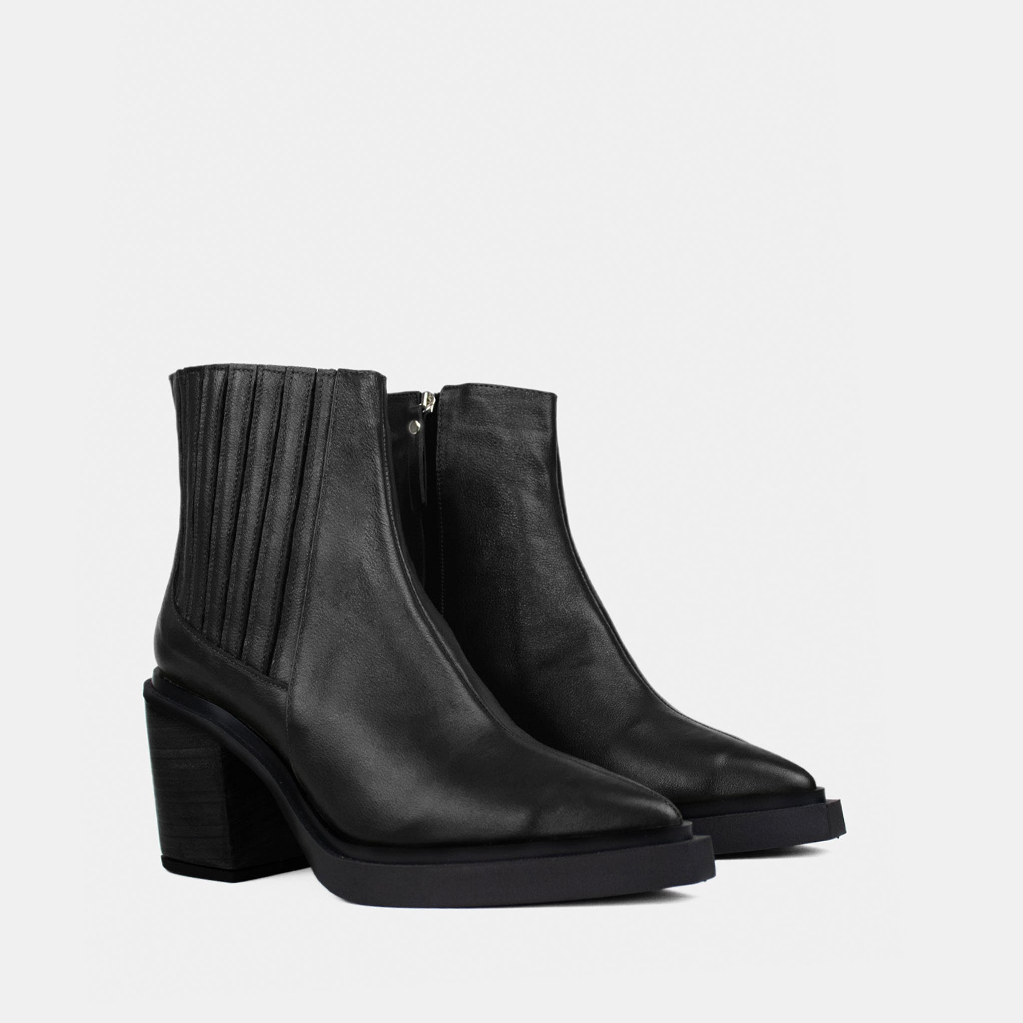 Bota Chelsea em Couro Preto