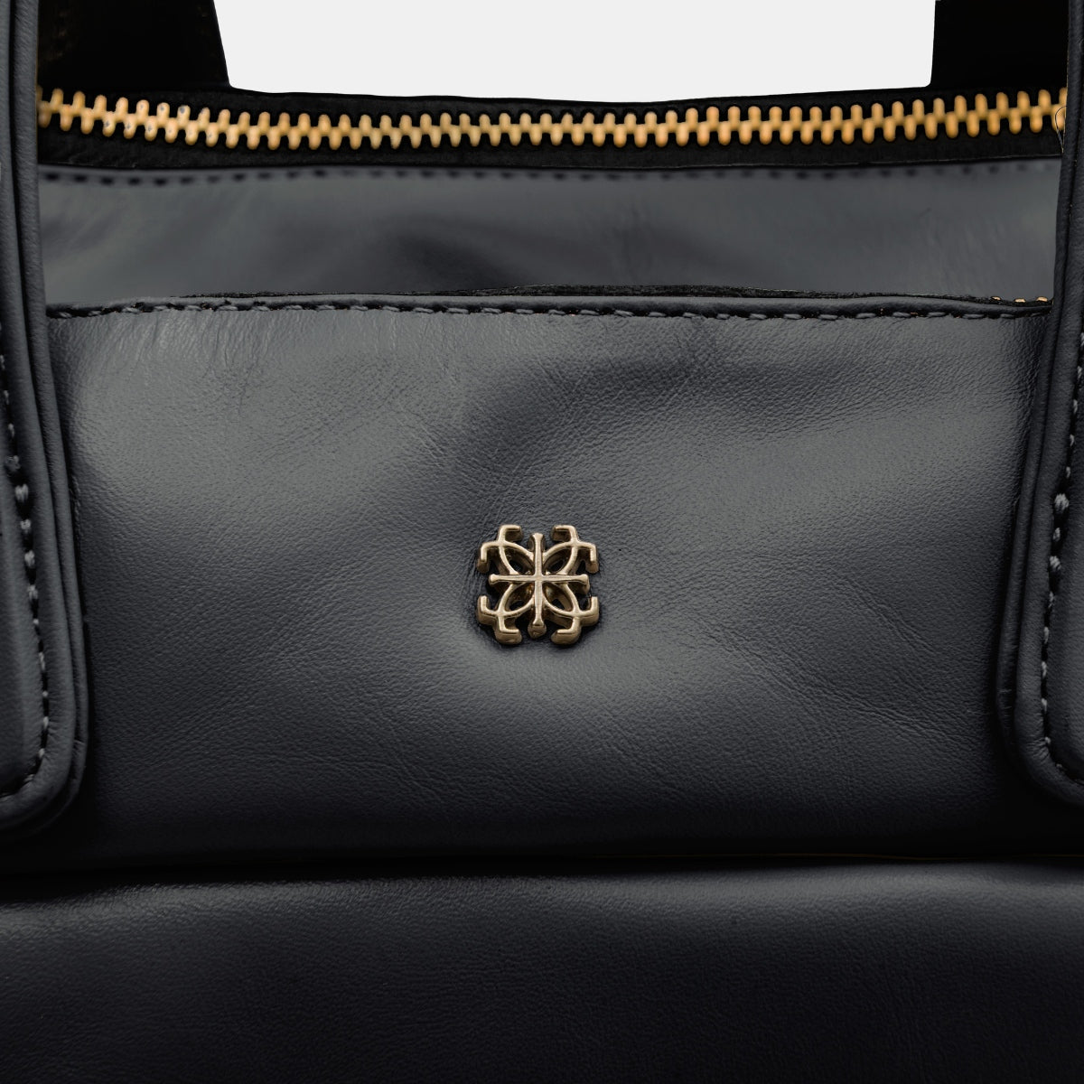 Bolsa Mika M em Couro Preto