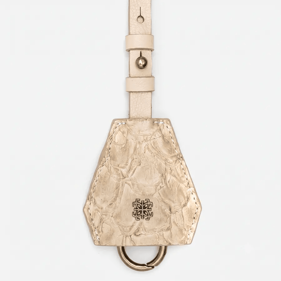 Bag Charm Multifuncional em Couro Pirarucu Off White - Balaia