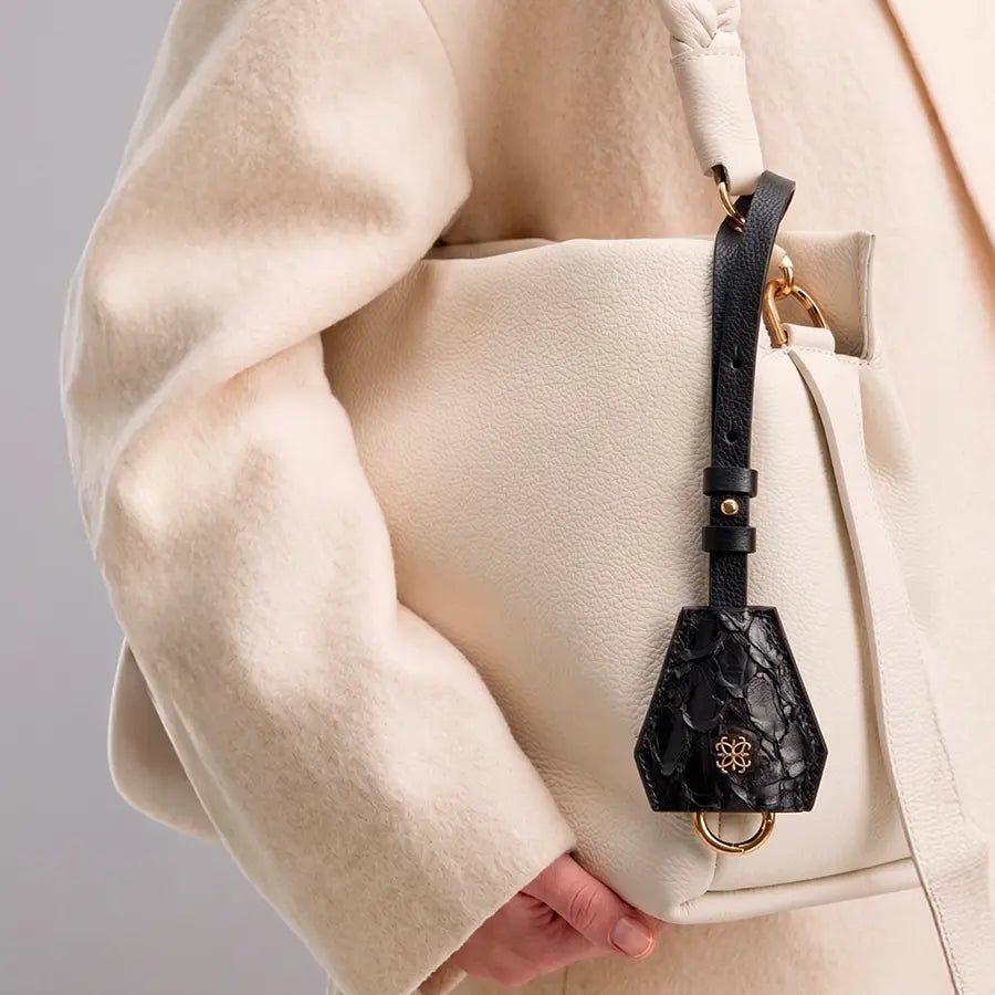 Bag Charm Multifuncional em Couro Pirarucu Preto - Balaia